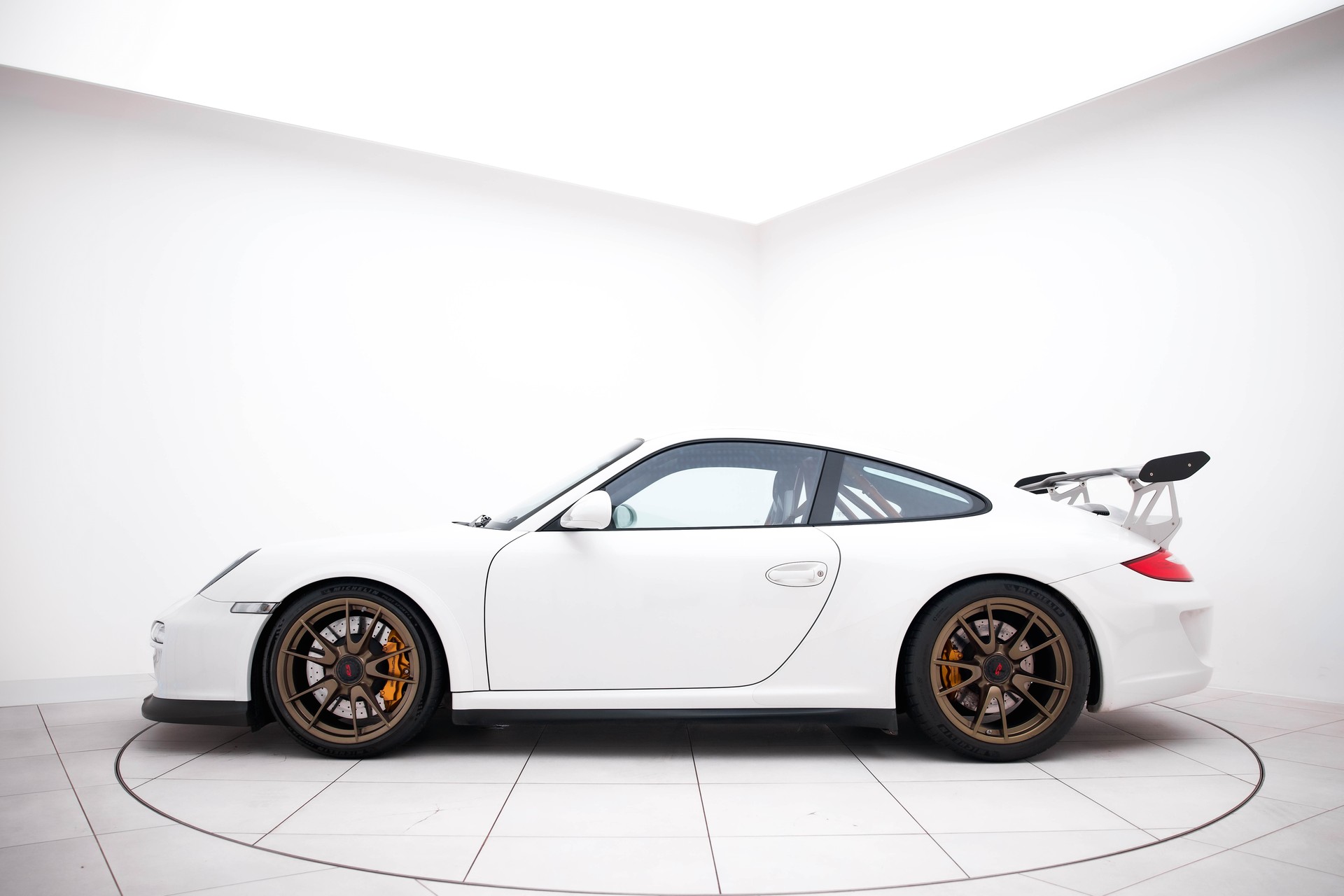 PORSCHE 911 GT3 RS-showroom-element-1