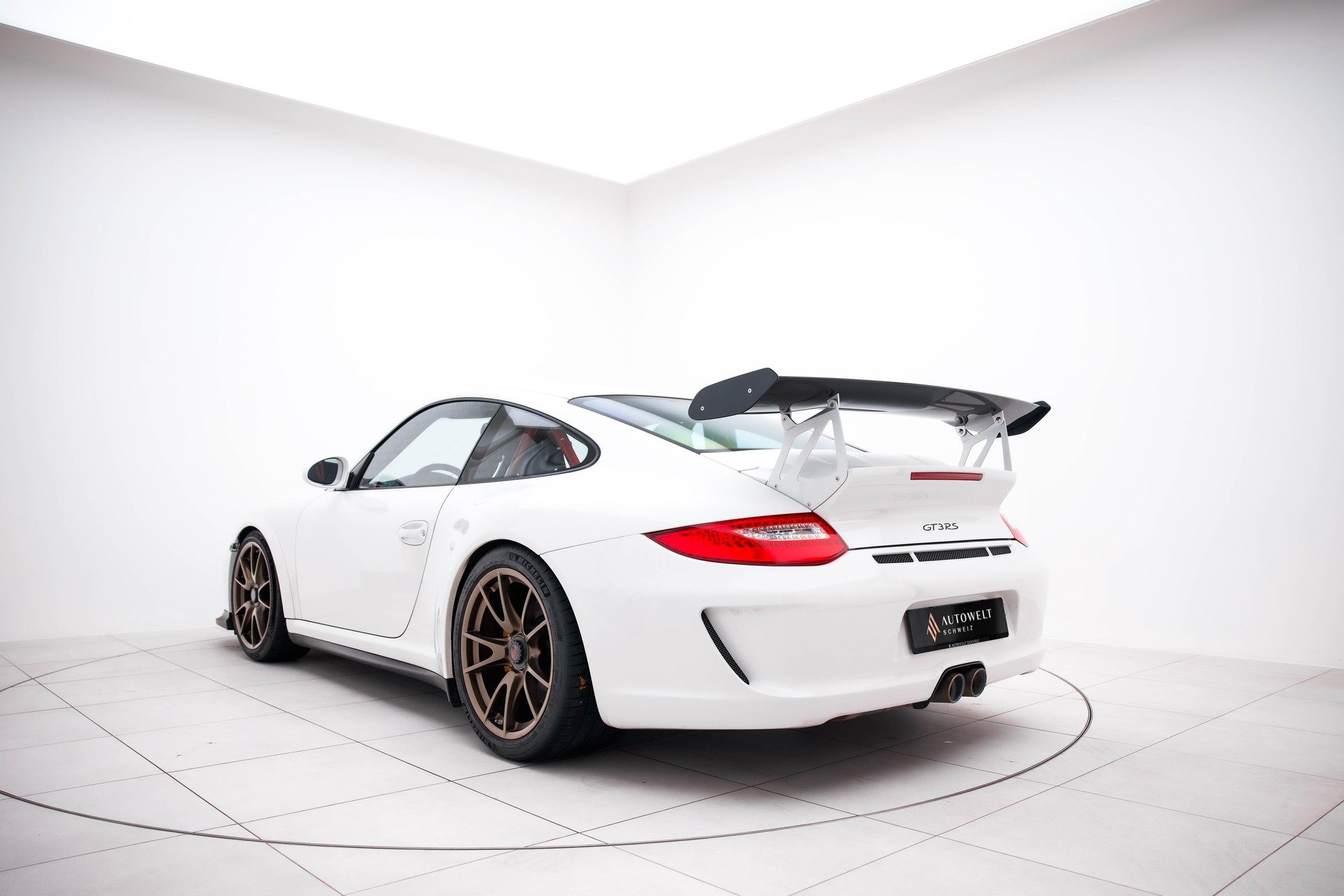 PORSCHE 911 GT3 RS-showroom-element-2
