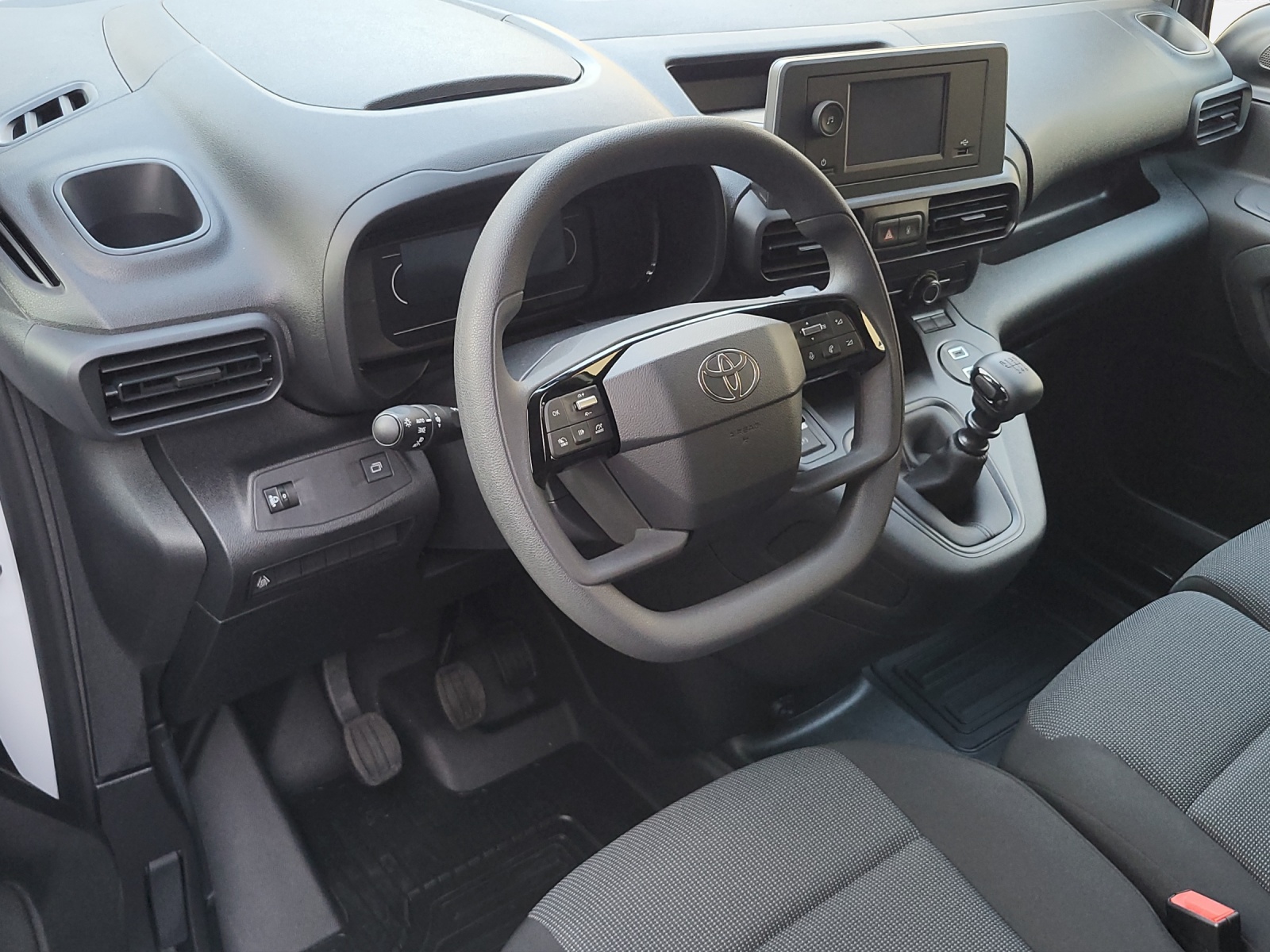 TOYOTA PROACE CITY Van L1 1.2 Active-image-13