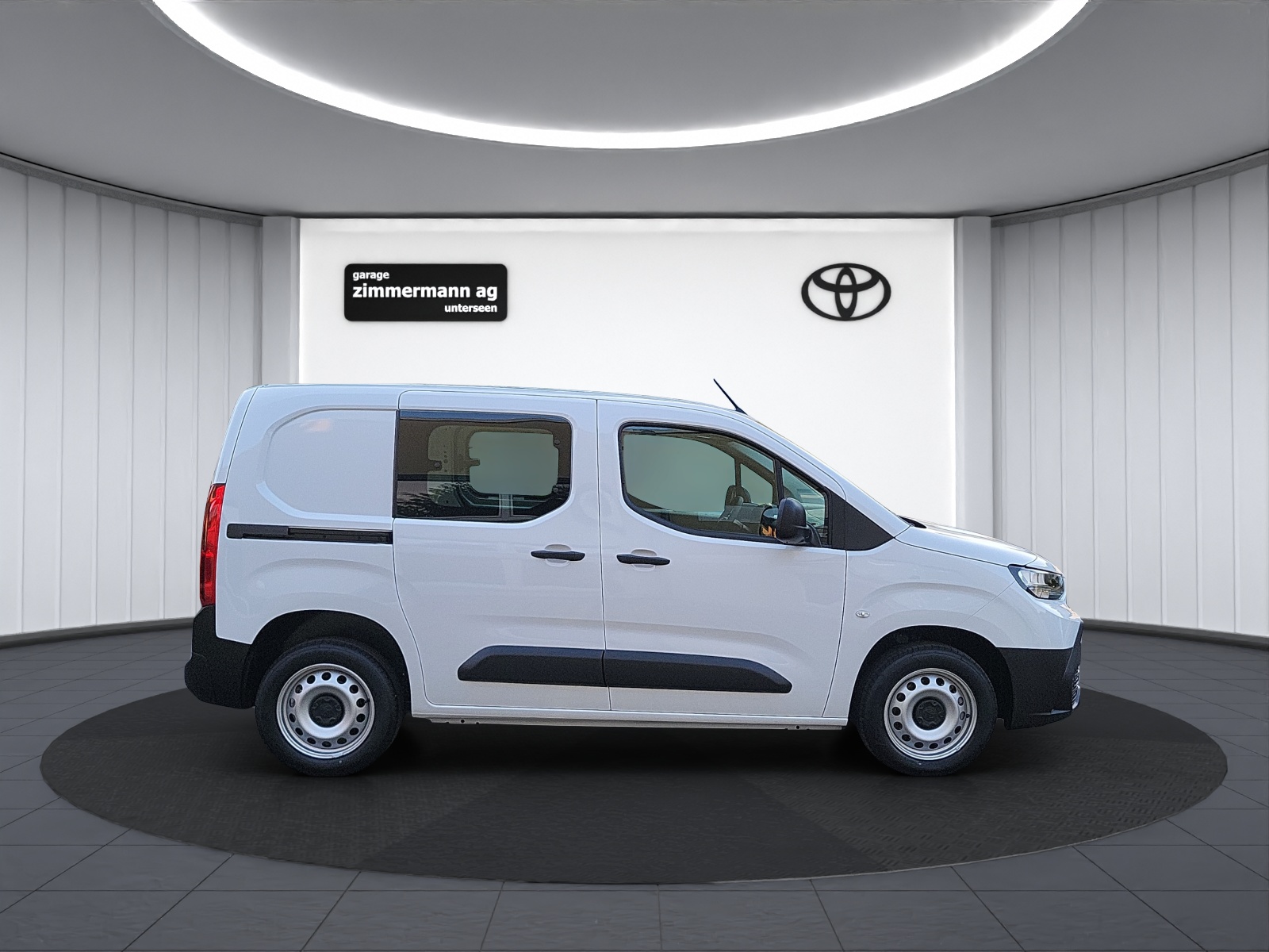 TOYOTA PROACE CITY Van L1 1.2 Active-image-4