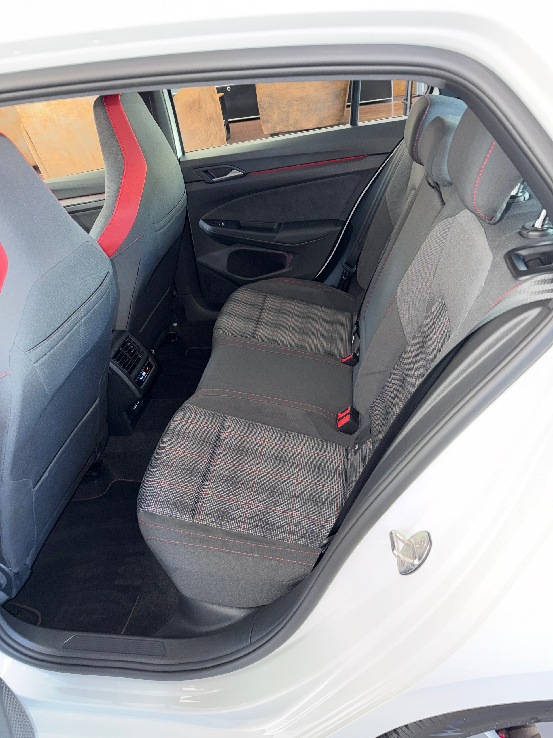 VW Golf 2.0 TSI GTI DSG-image-11