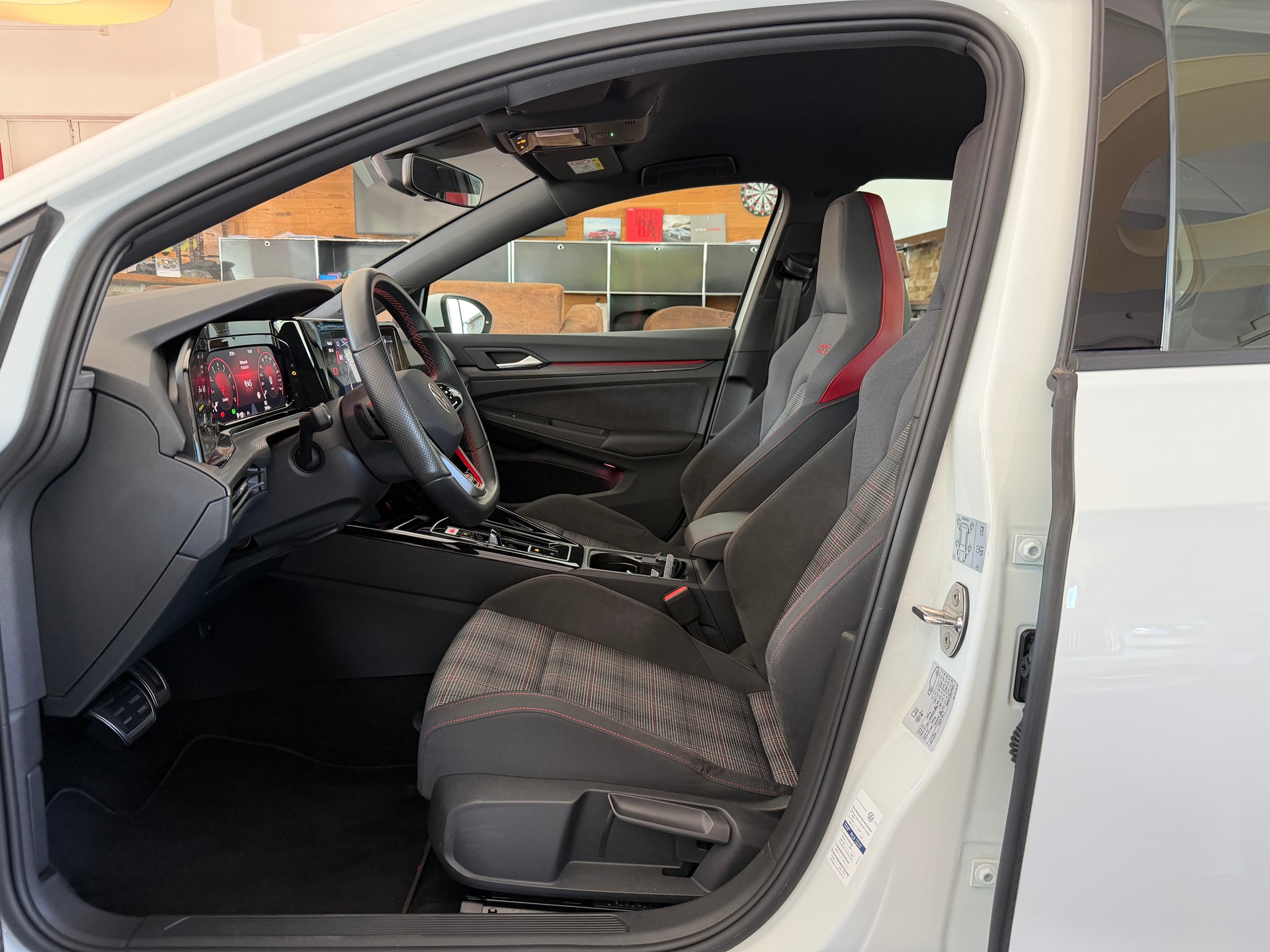 VW Golf 2.0 TSI GTI DSG-image-9