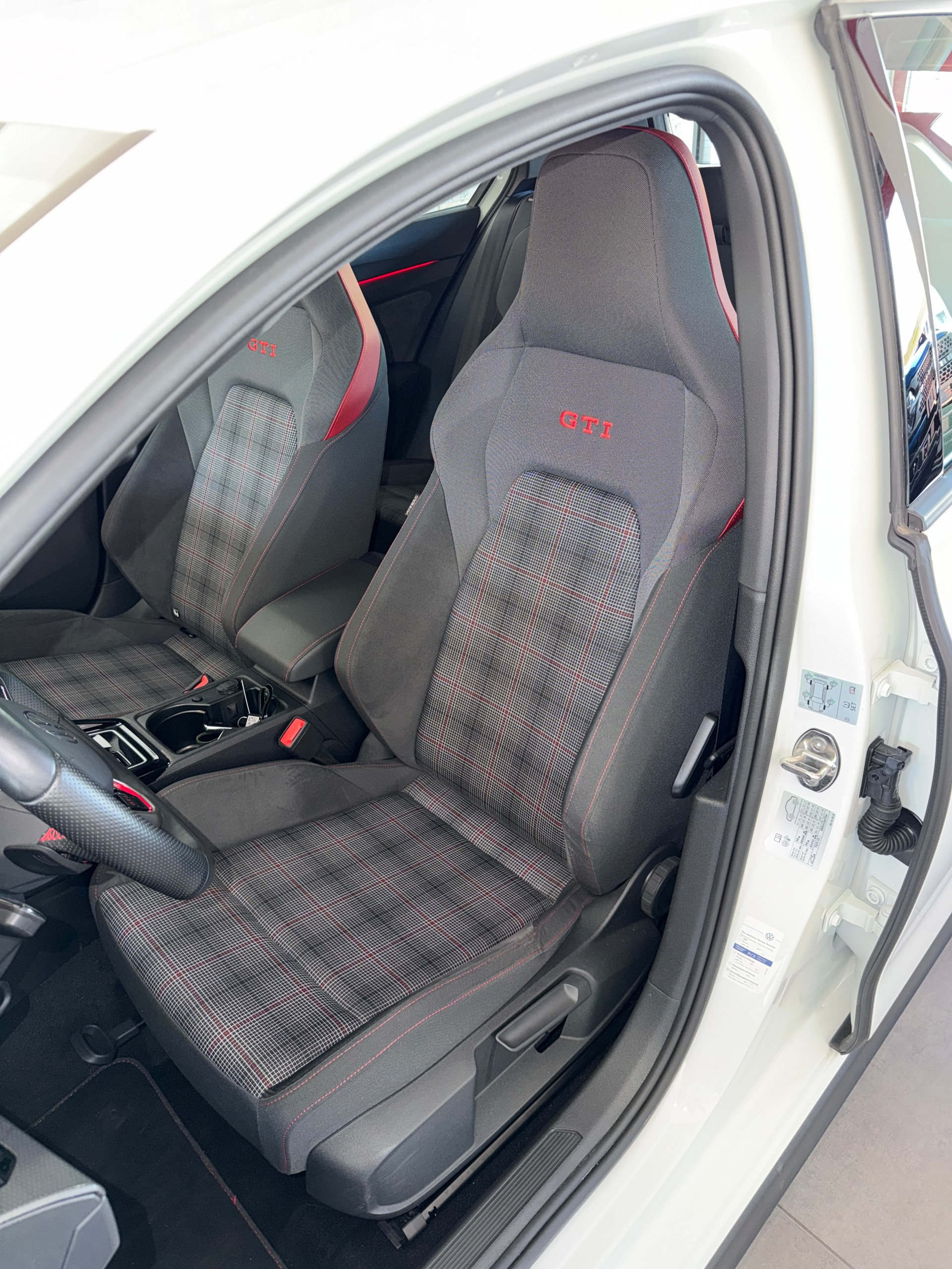 VW Golf 2.0 TSI GTI DSG-image-10