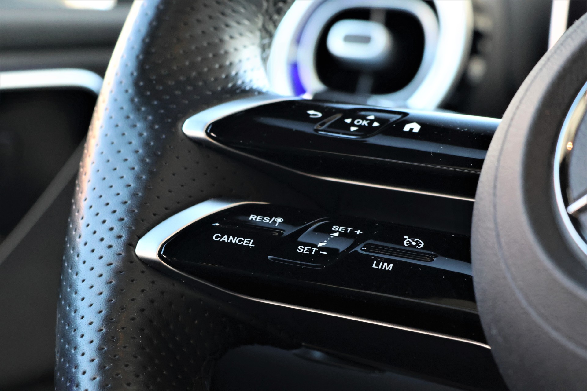 MERCEDES-BENZ GLC 220 d 4Matic 9G-Tronic AMG-Line (CH)-image-16