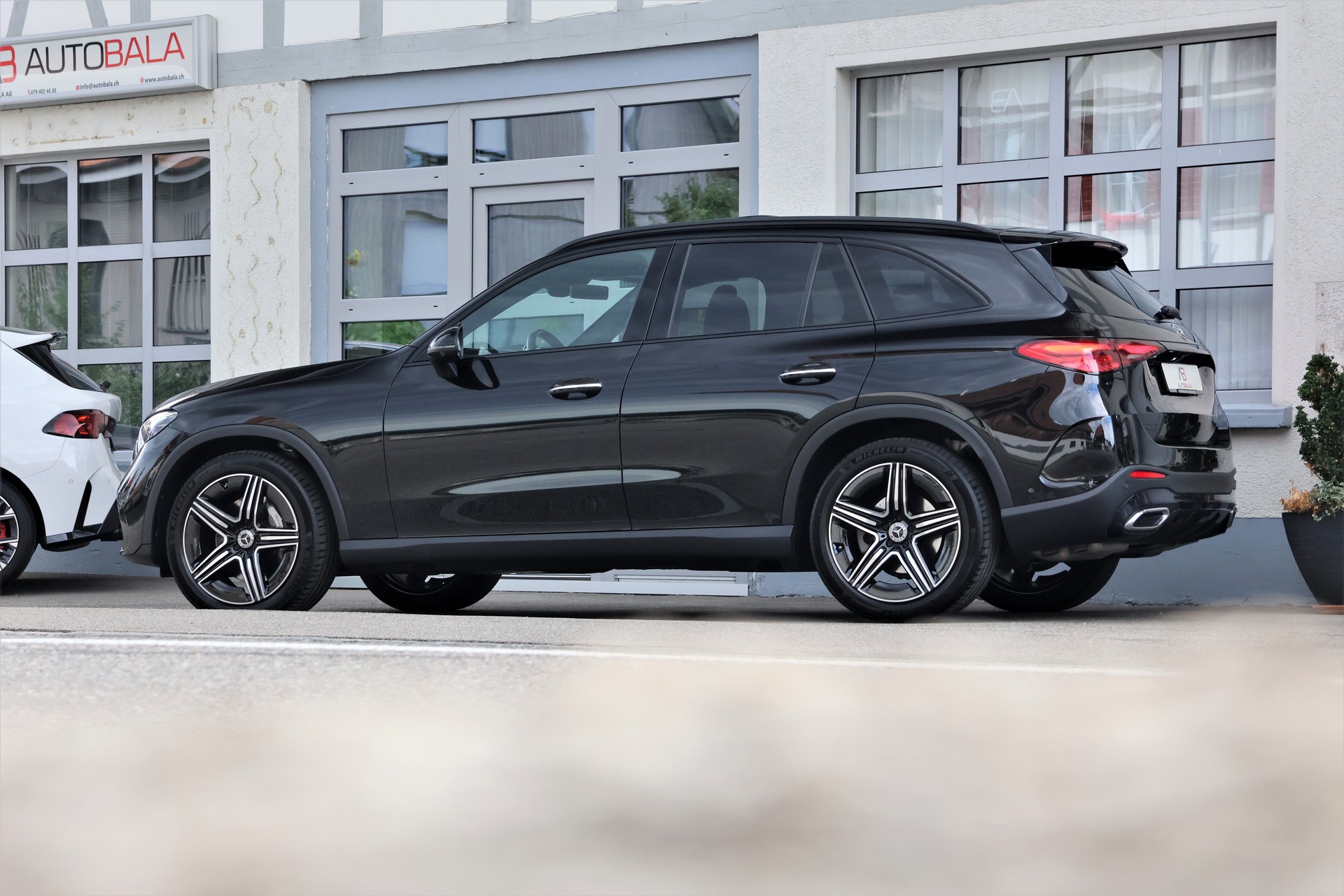 MERCEDES-BENZ GLC 220 d 4Matic 9G-Tronic AMG-Line (CH)-image-3