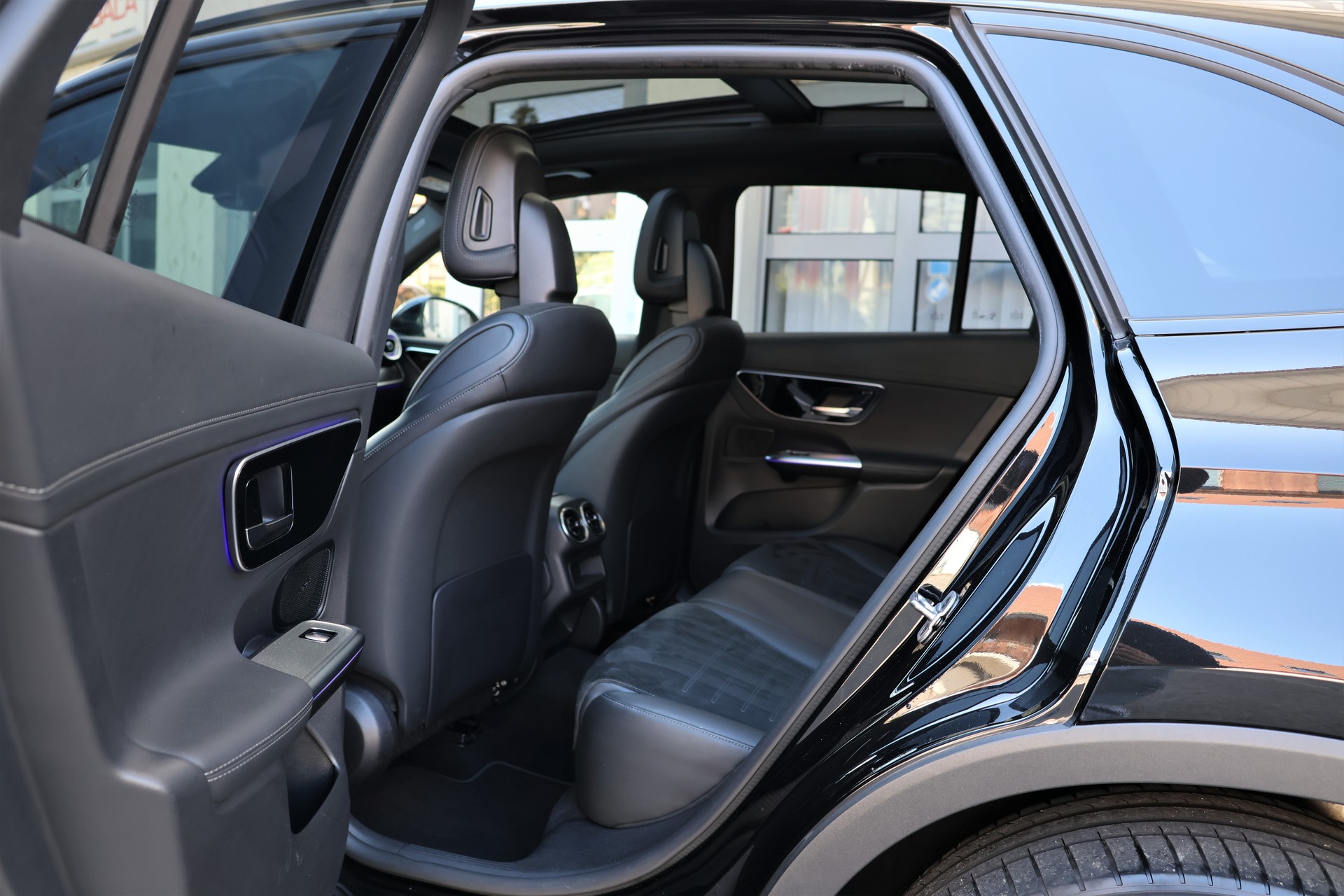 MERCEDES-BENZ GLC 220 d 4Matic 9G-Tronic AMG-Line (CH)-image-12