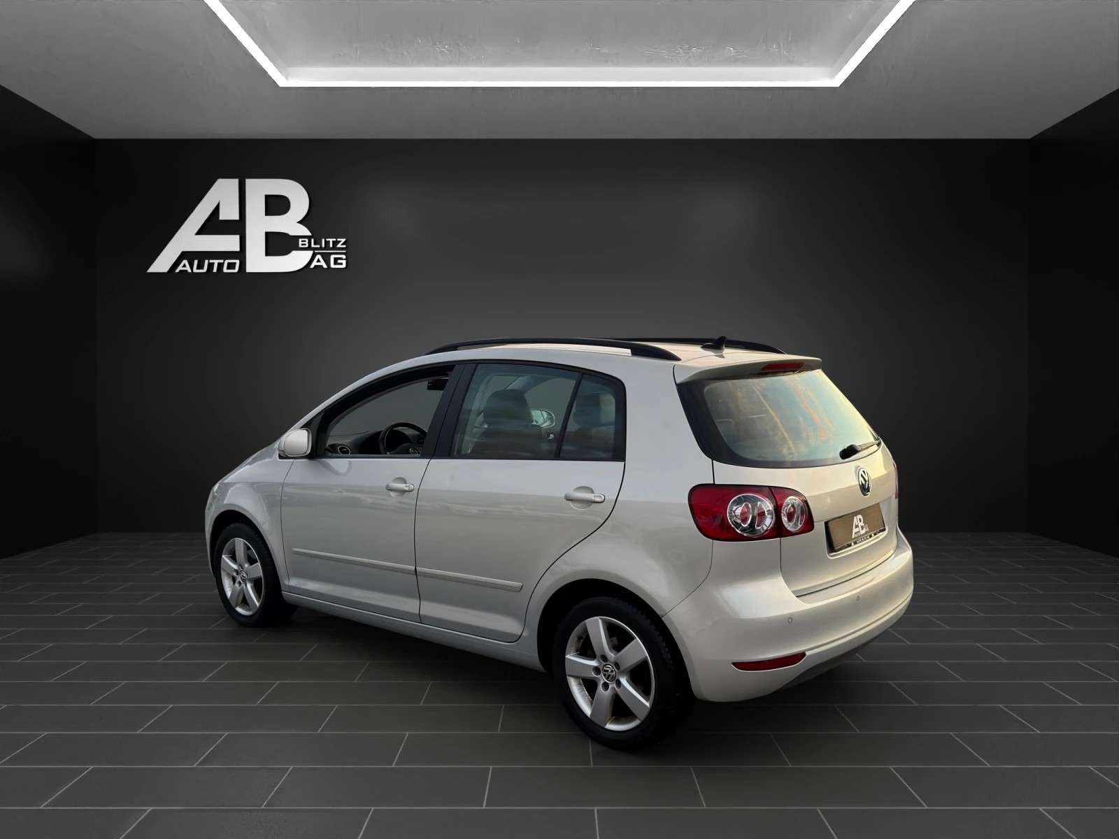 VW Golf Plus 1.2 TSI Trendline DSG-image-2