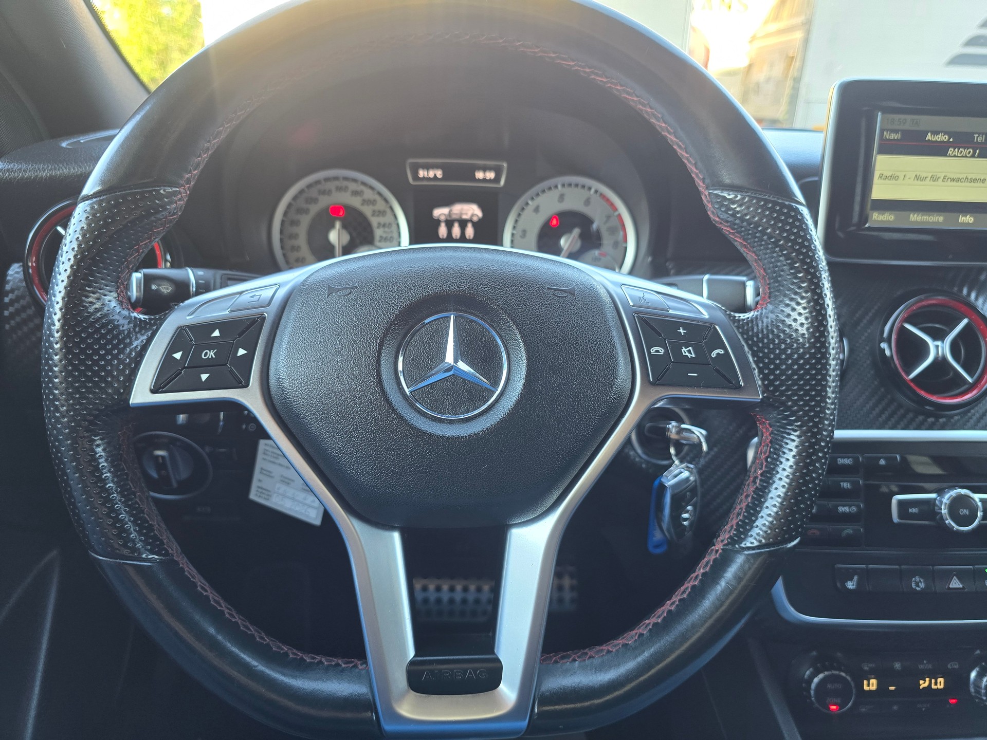 MERCEDES-BENZ A 250 AMG Line 4Matic 7G-DCT-image-15