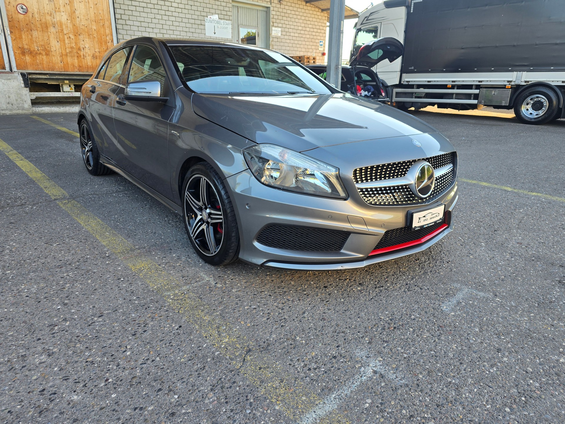 MERCEDES-BENZ A 250 AMG Line 4Matic 7G-DCT-image-1