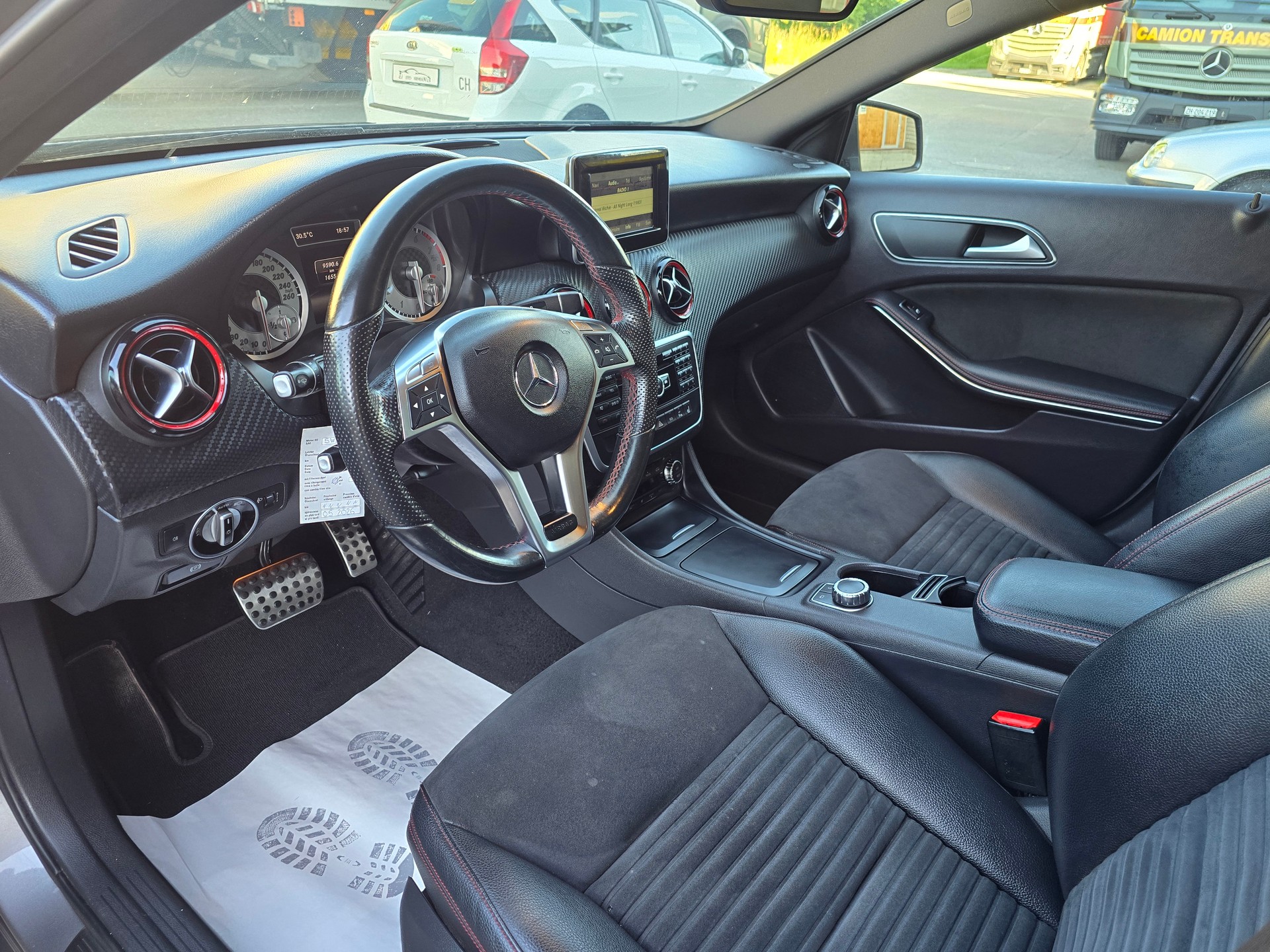 MERCEDES-BENZ A 250 AMG Line 4Matic 7G-DCT-image-10
