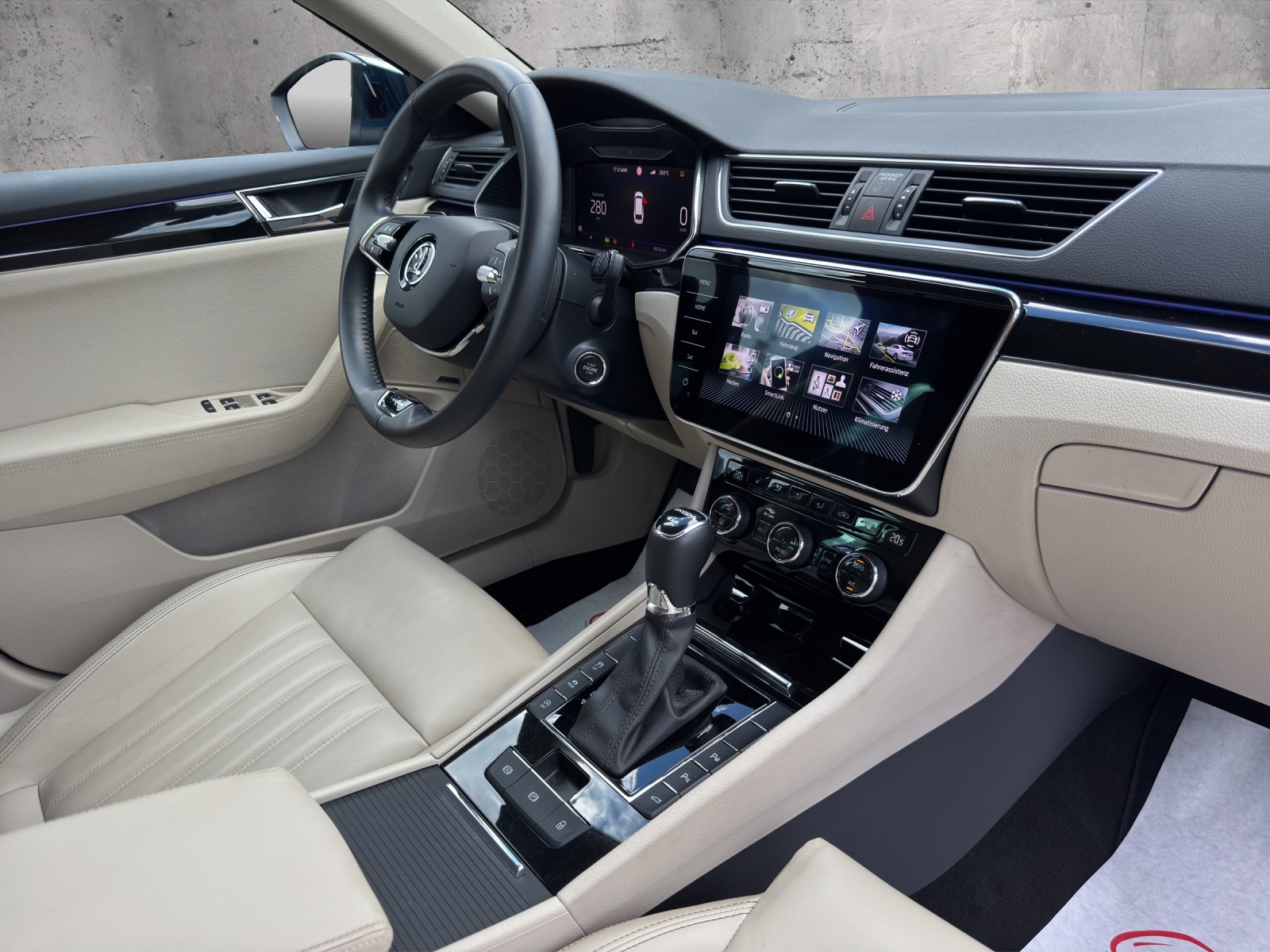 SKODA Superb Combi 2.0 TSI L&K 4x4 DSG-image-12