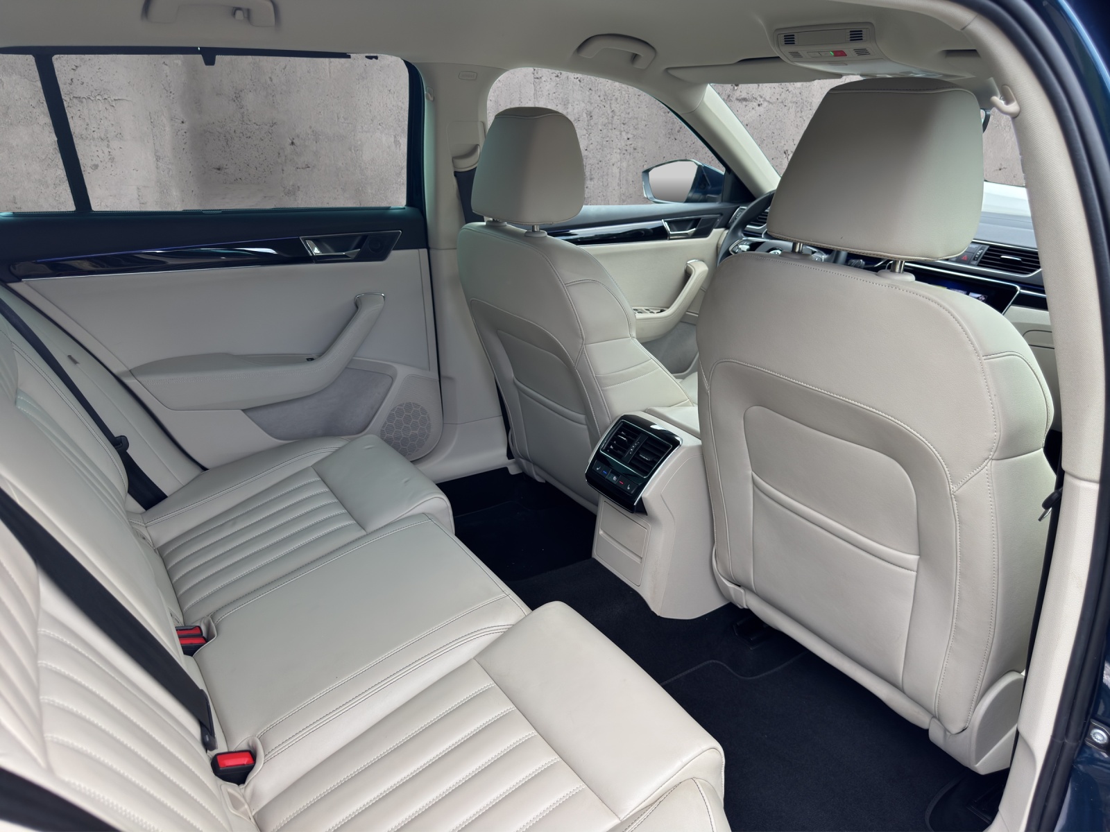 SKODA Superb Combi 2.0 TSI L&K 4x4 DSG-image-14