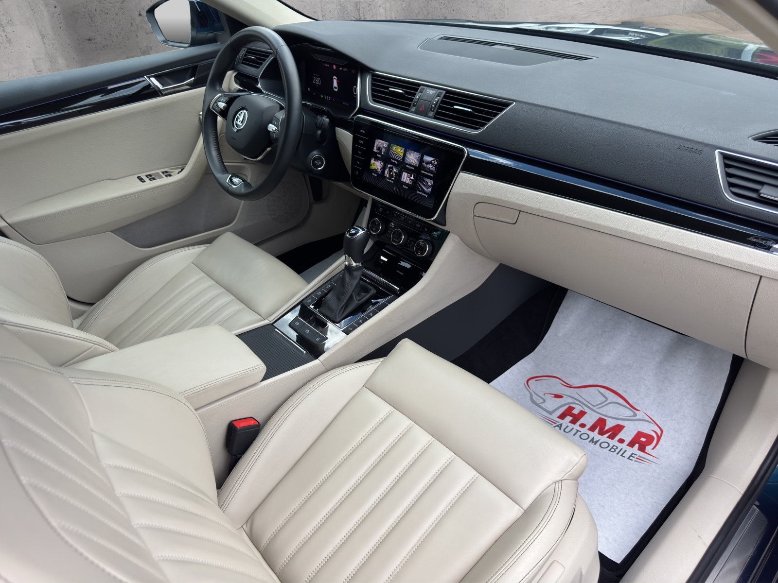 SKODA Superb Combi 2.0 TSI L&K 4x4 DSG-image-10