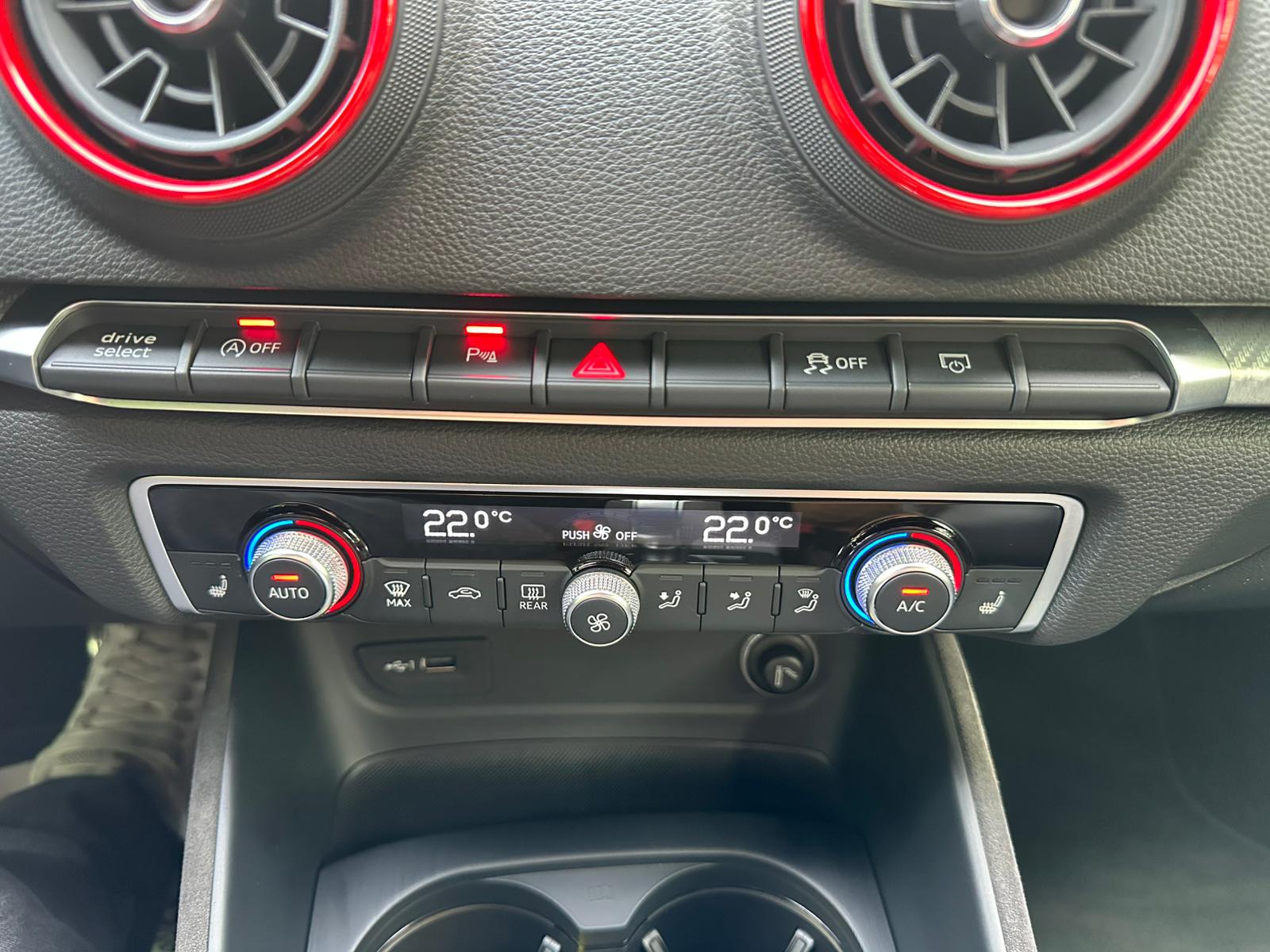 AUDI RS3 Sportback 2.5 TSI quattro S-tronic-image-23