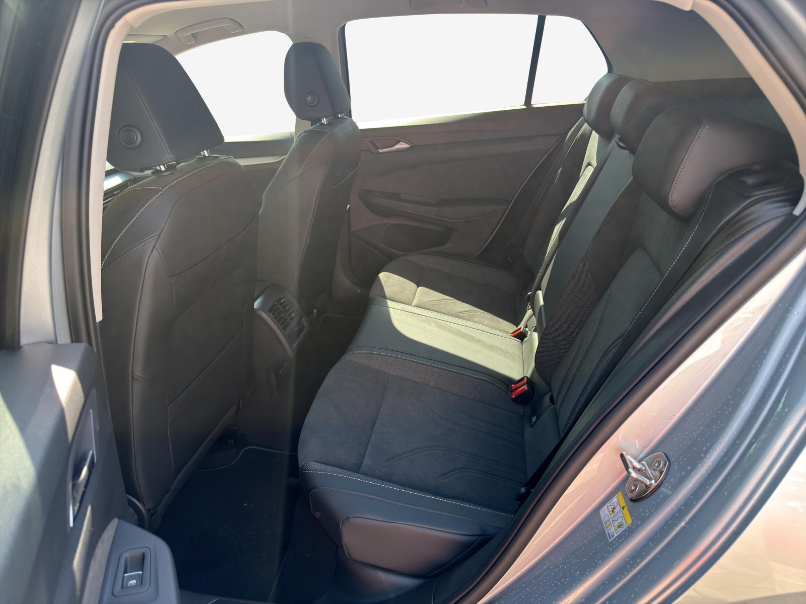 VW Golf 1.5 e TSI mHEV United DSG-image-11