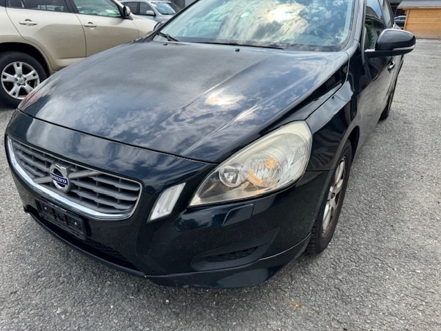 VOLVO V60 D3 Geartronic-image-11