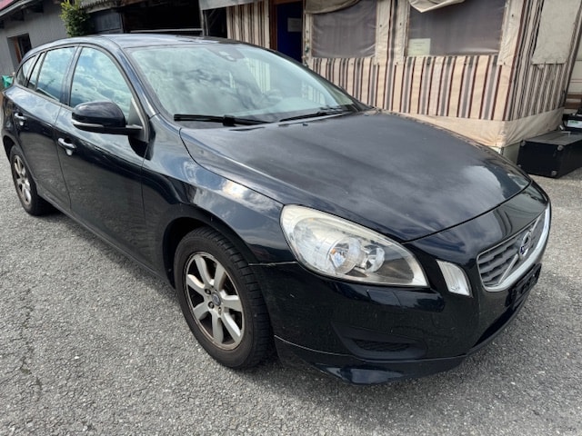VOLVO V60 D3 Geartronic-image-0