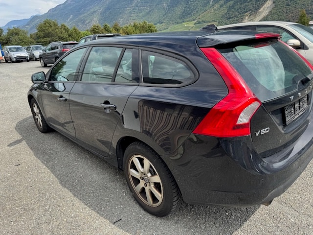 VOLVO V60 D3 Geartronic-image-3