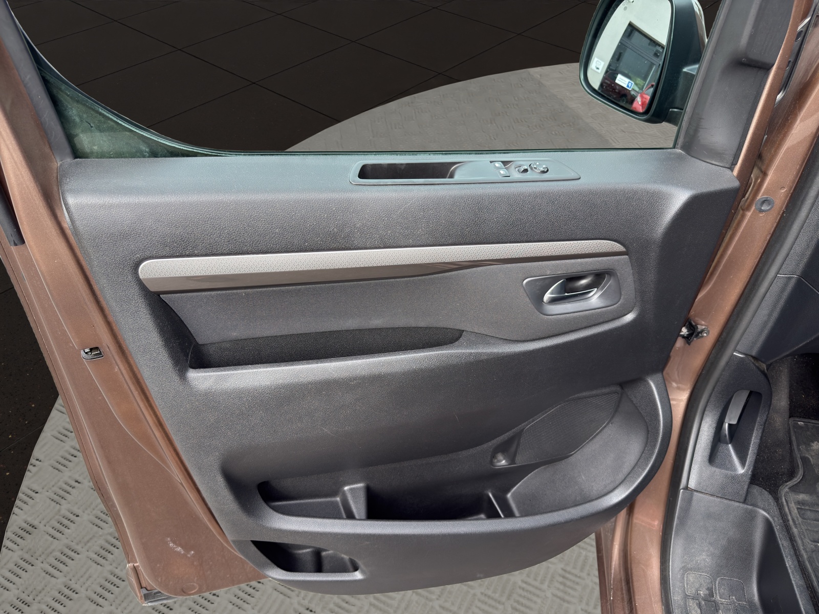 CITROEN Spacetourer 1.6 BlueHDi Feel M-image-11