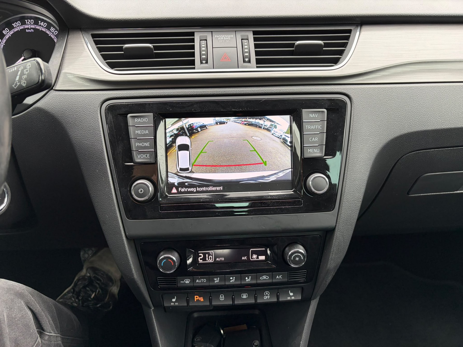 SKODA Rapid Spaceback 1.0 TSI Ambition DSG-image-11