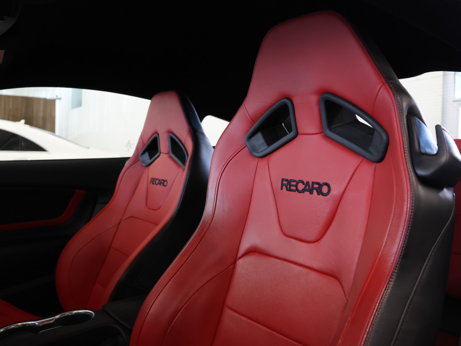 FORD Mustang Fastback 5.0 V8 GT Automat *RECARO-SPORTSITZE*-image-13