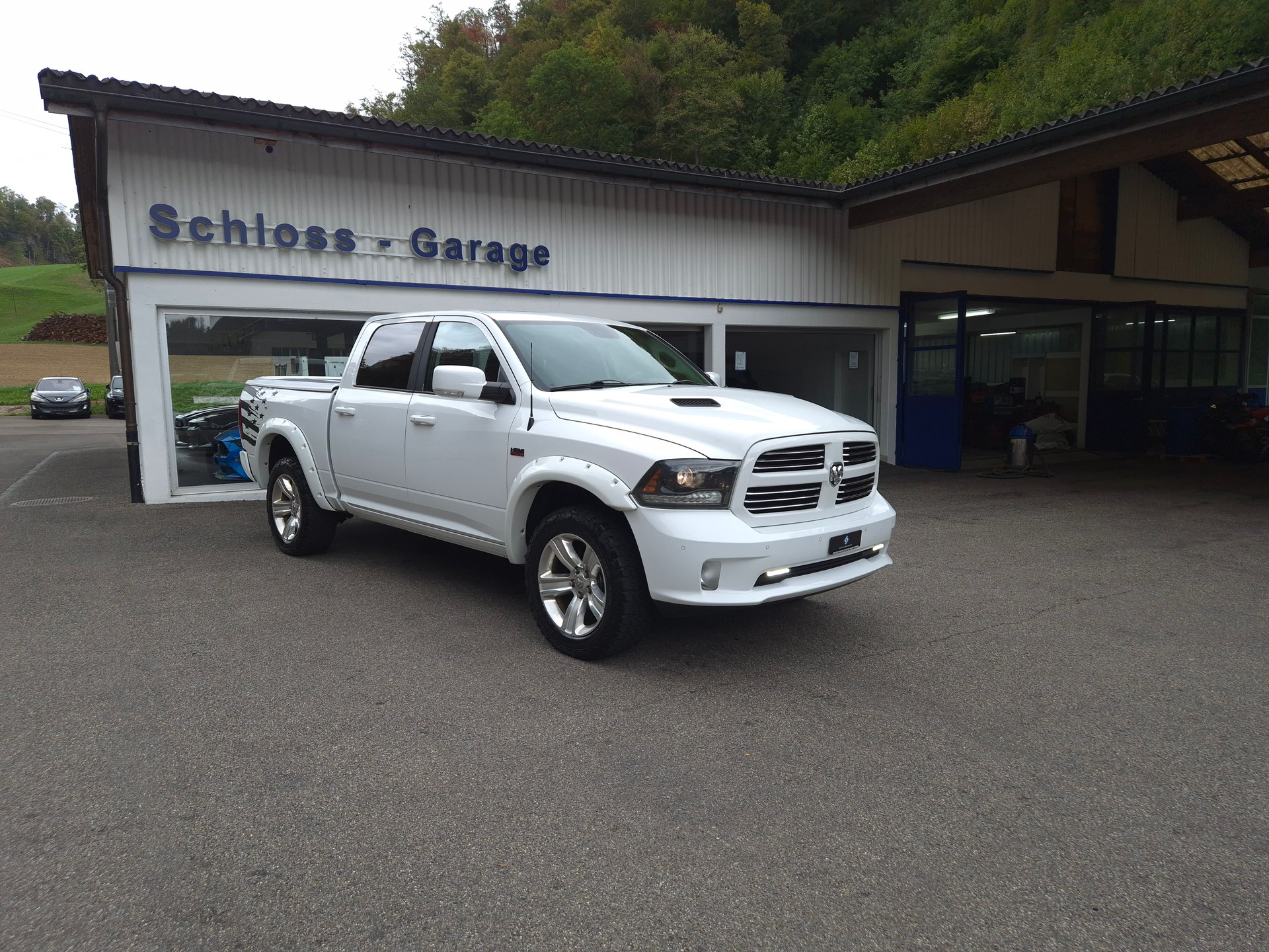 DODGE Ram 1500 V8 5.7L Crew Cab Sport-image-0