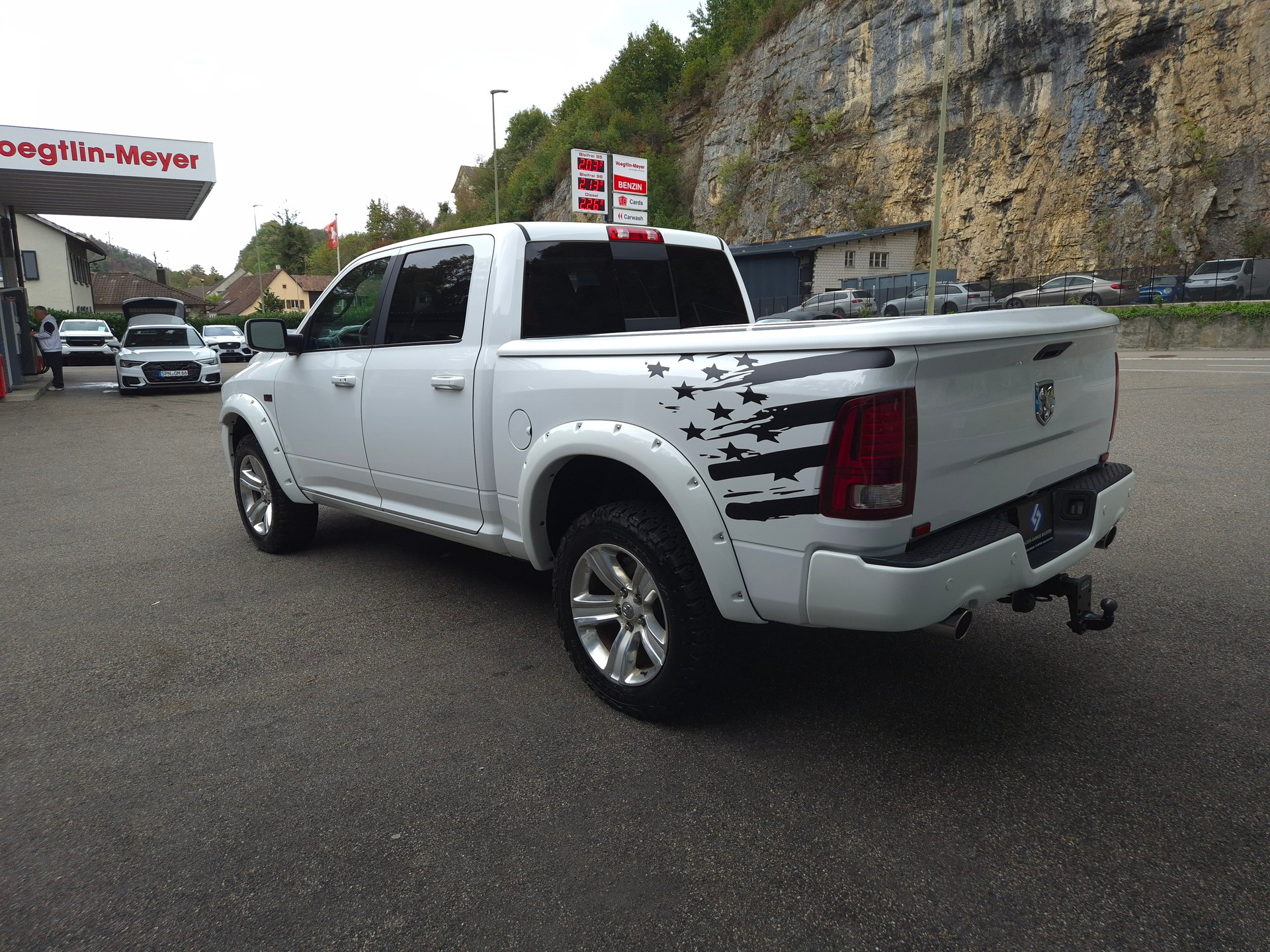 DODGE Ram 1500 V8 5.7L Crew Cab Sport-image-9