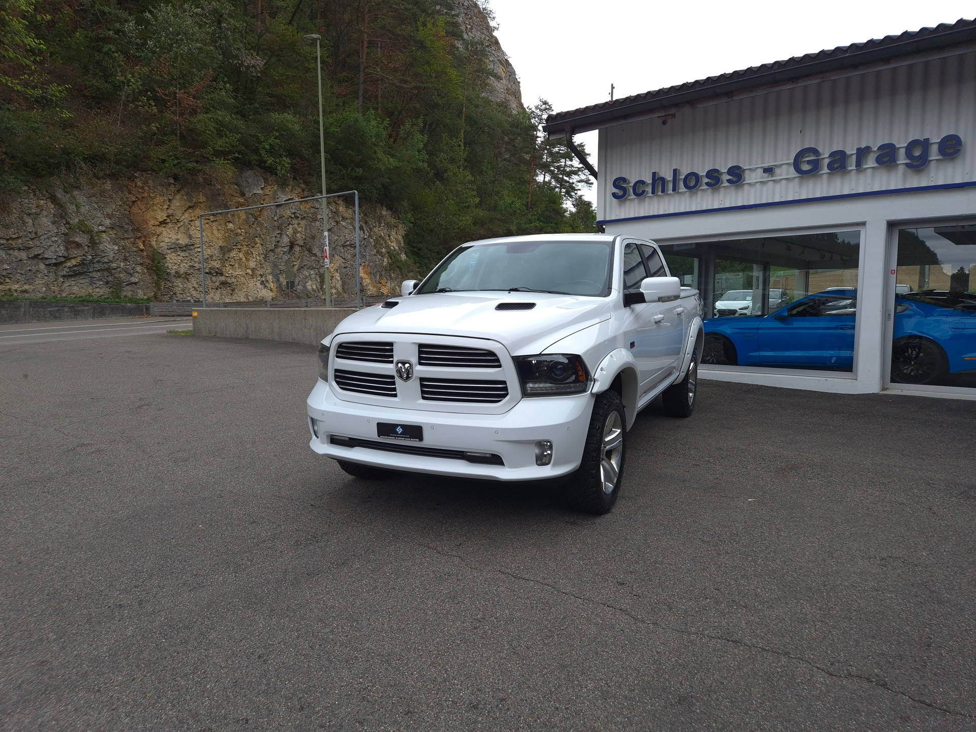 DODGE Ram 1500 V8 5.7L Crew Cab Sport-image-5
