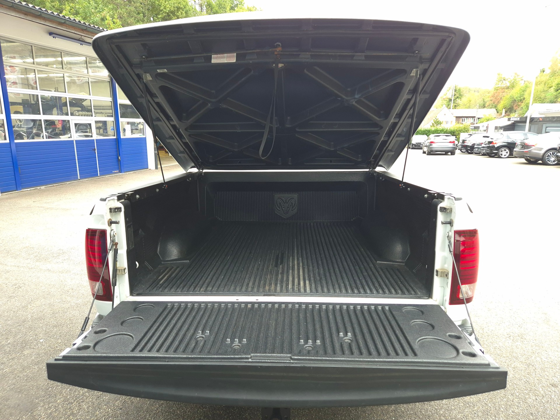 DODGE Ram 1500 V8 5.7L Crew Cab Sport-image-12