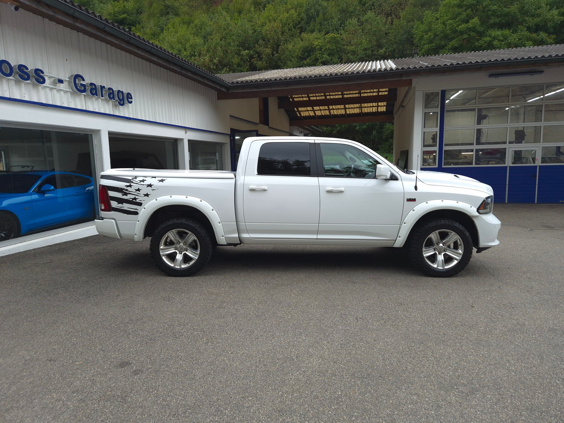 DODGE Ram 1500 V8 5.7L Crew Cab Sport-image-16