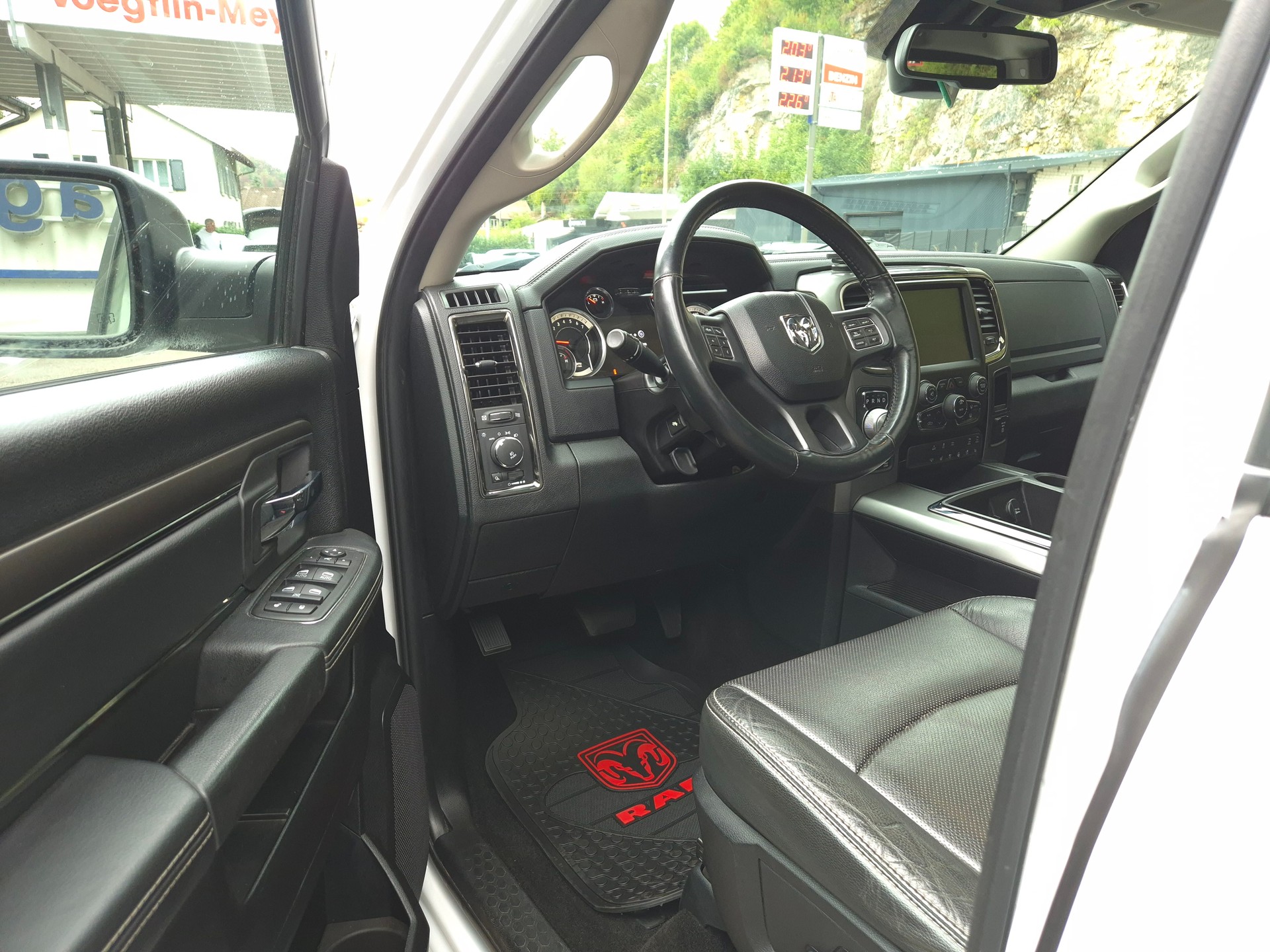 DODGE Ram 1500 V8 5.7L Crew Cab Sport-image-19