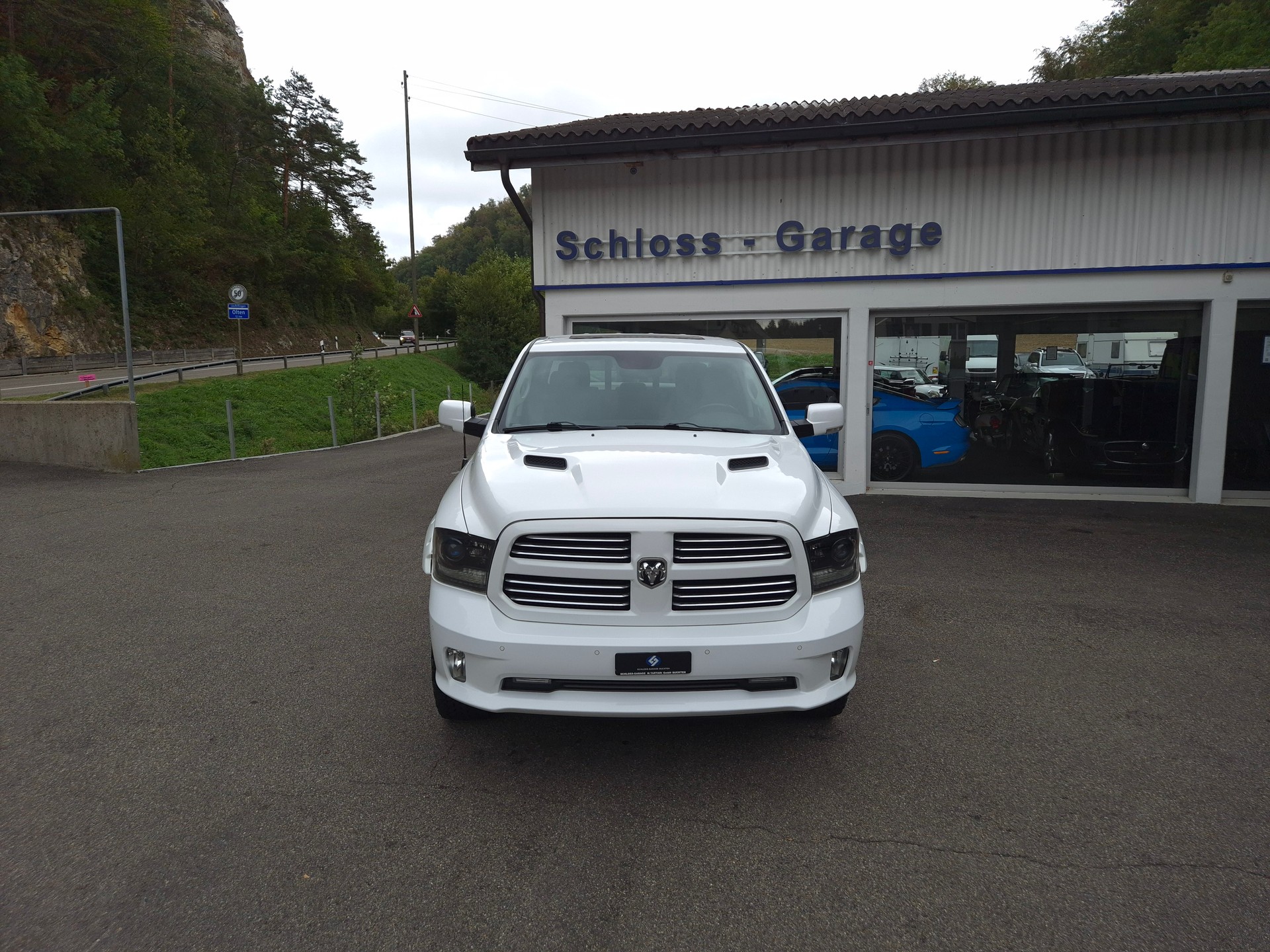 DODGE Ram 1500 V8 5.7L Crew Cab Sport-image-3