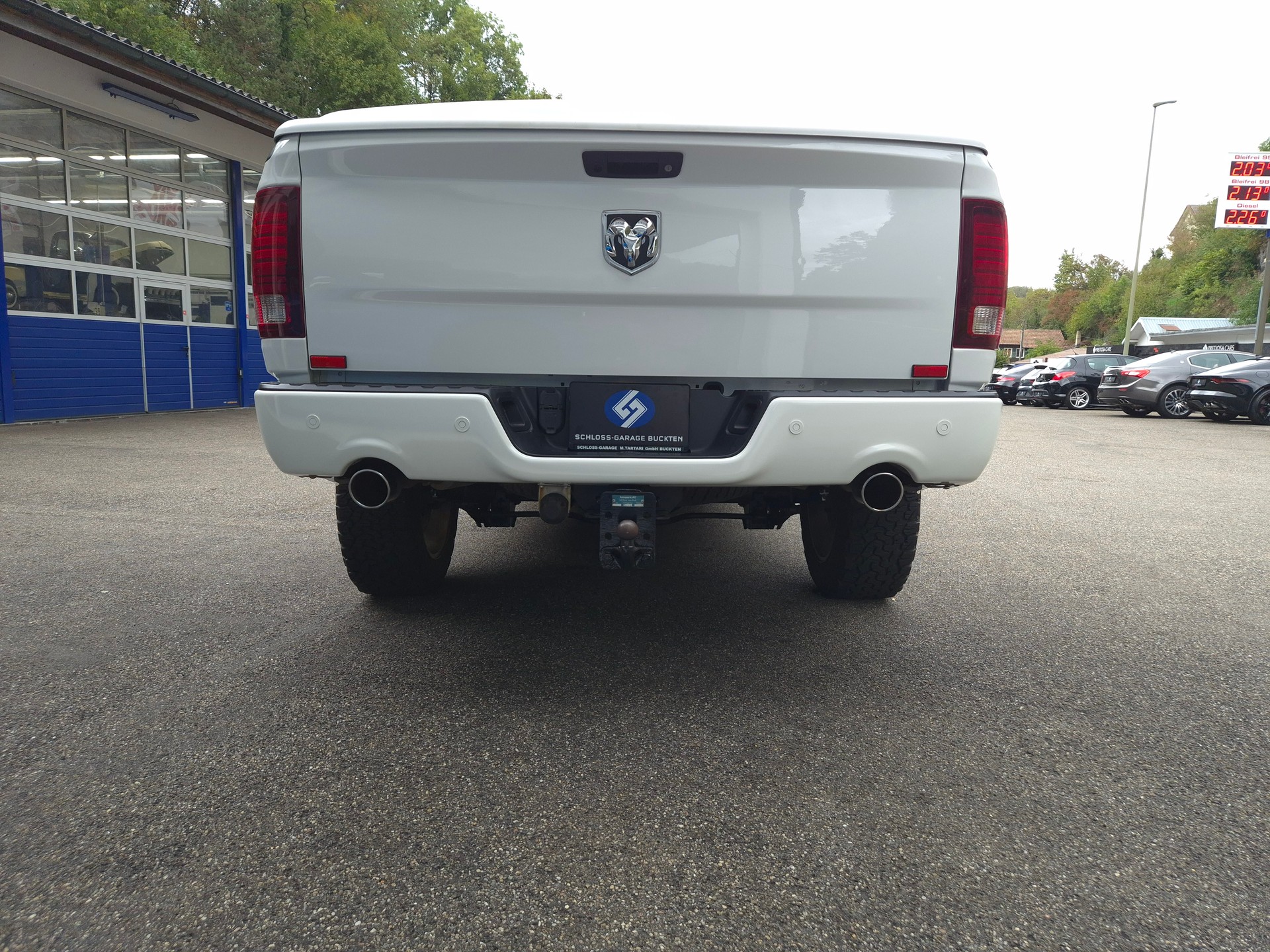 DODGE Ram 1500 V8 5.7L Crew Cab Sport-image-13