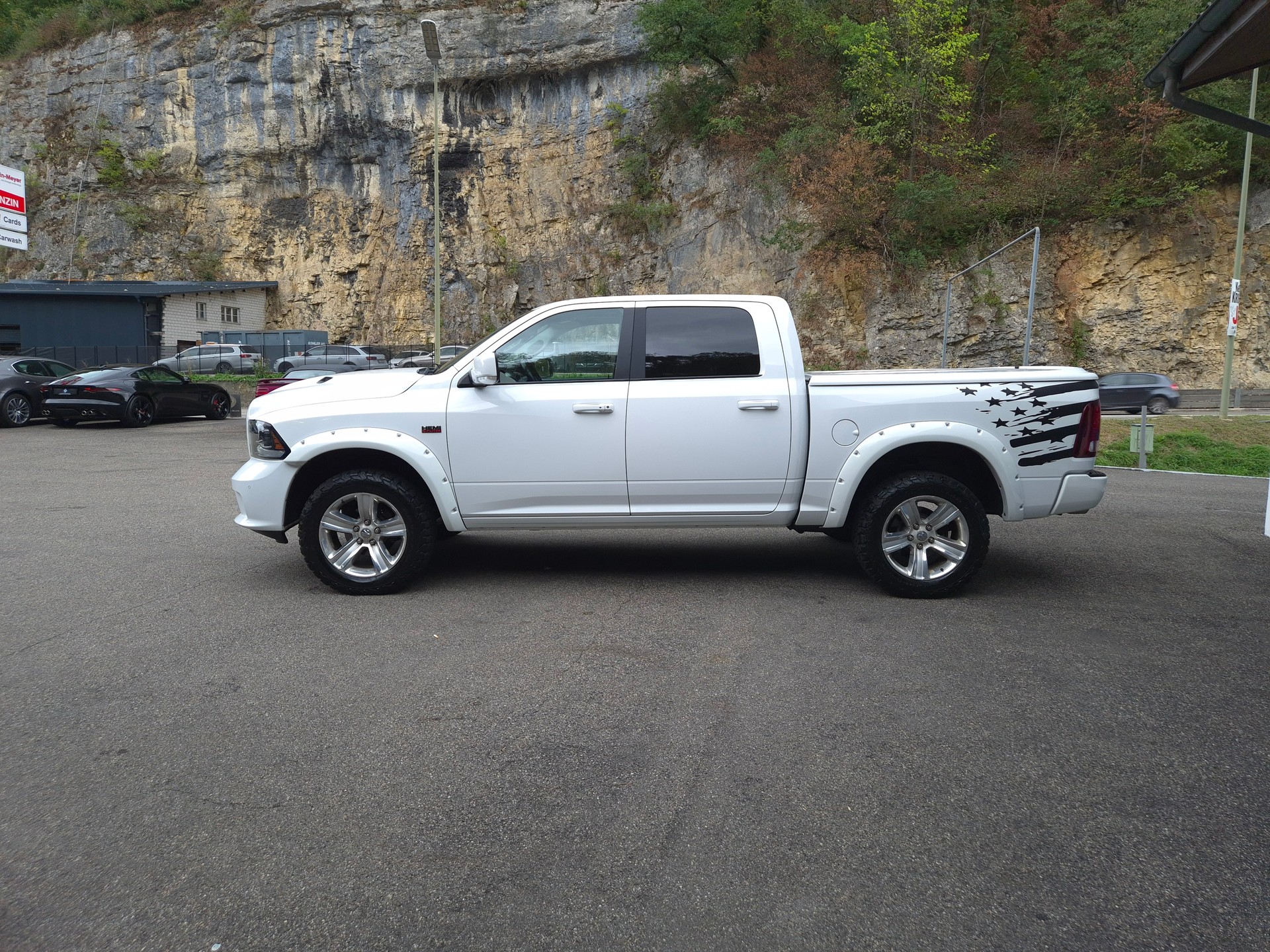 DODGE Ram 1500 V8 5.7L Crew Cab Sport-image-7