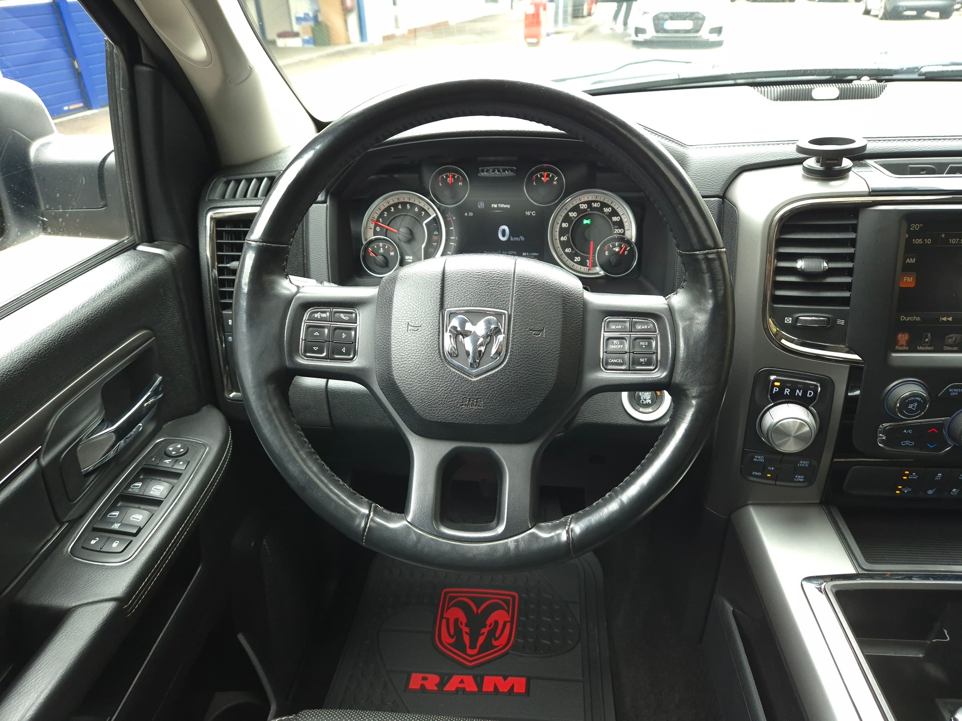 DODGE Ram 1500 V8 5.7L Crew Cab Sport-image-21