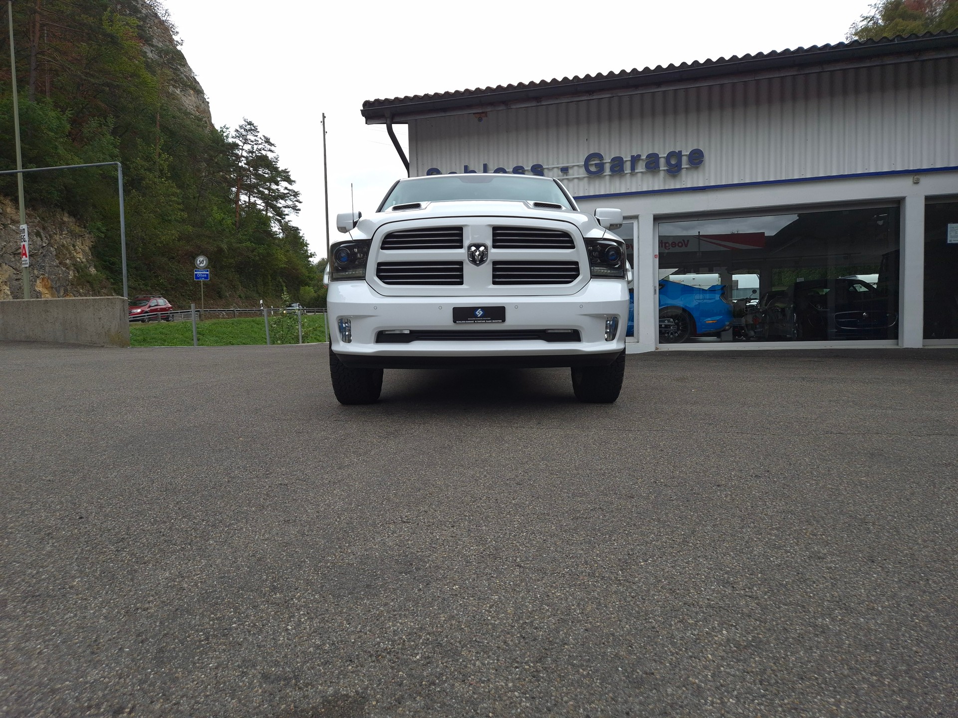 DODGE Ram 1500 V8 5.7L Crew Cab Sport-image-4