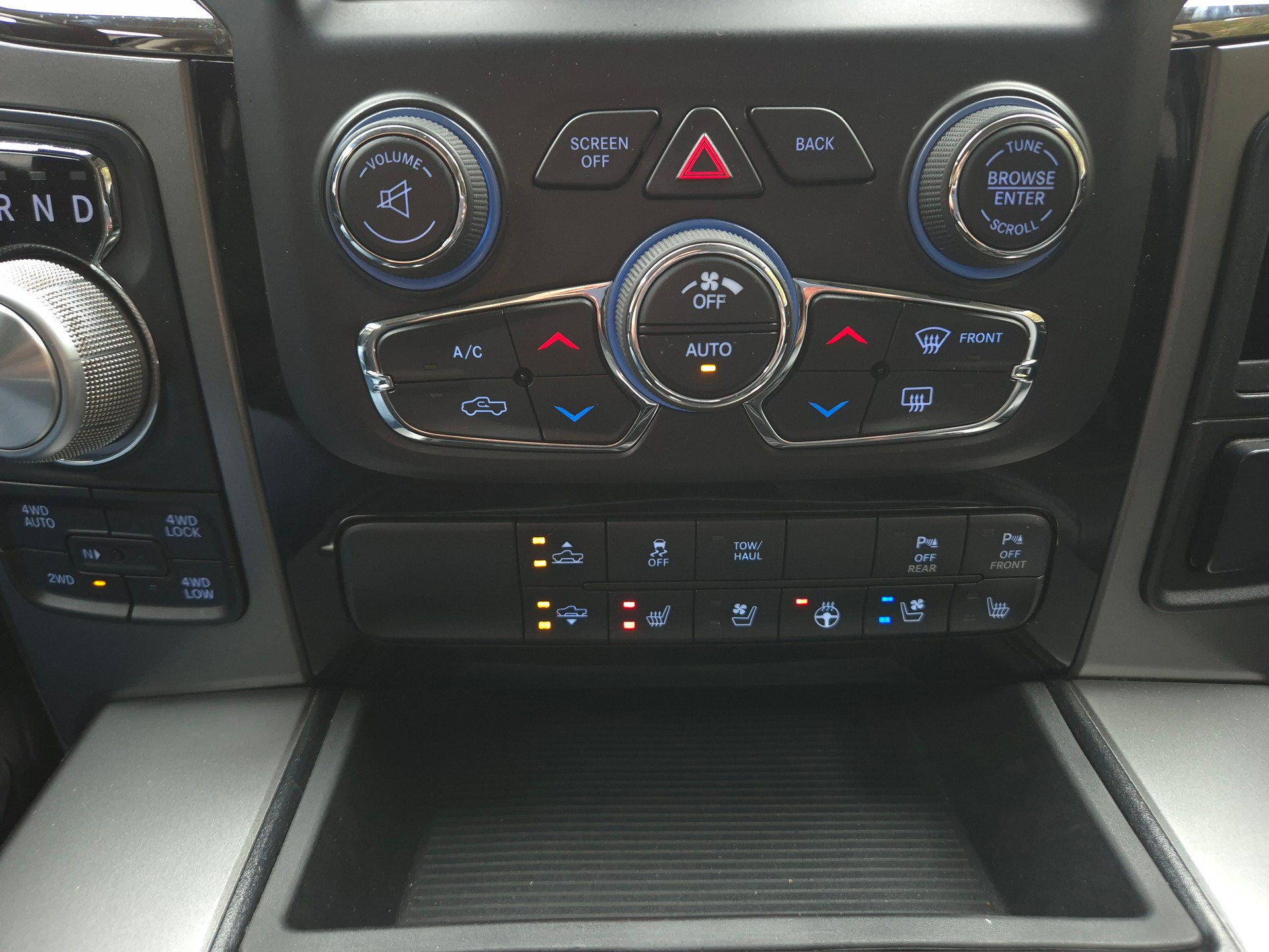 DODGE Ram 1500 V8 5.7L Crew Cab Sport-image-25