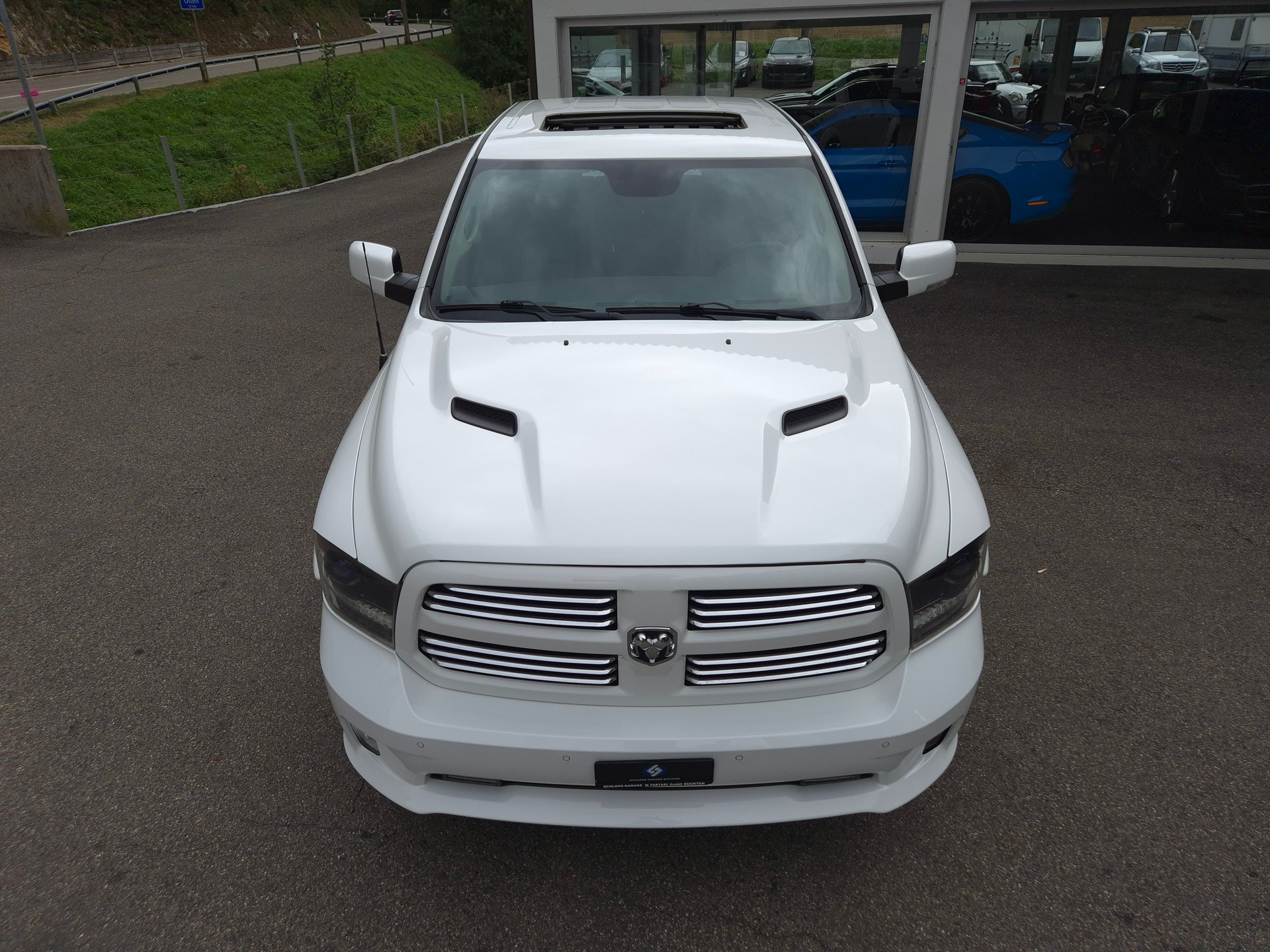 DODGE Ram 1500 V8 5.7L Crew Cab Sport-image-2
