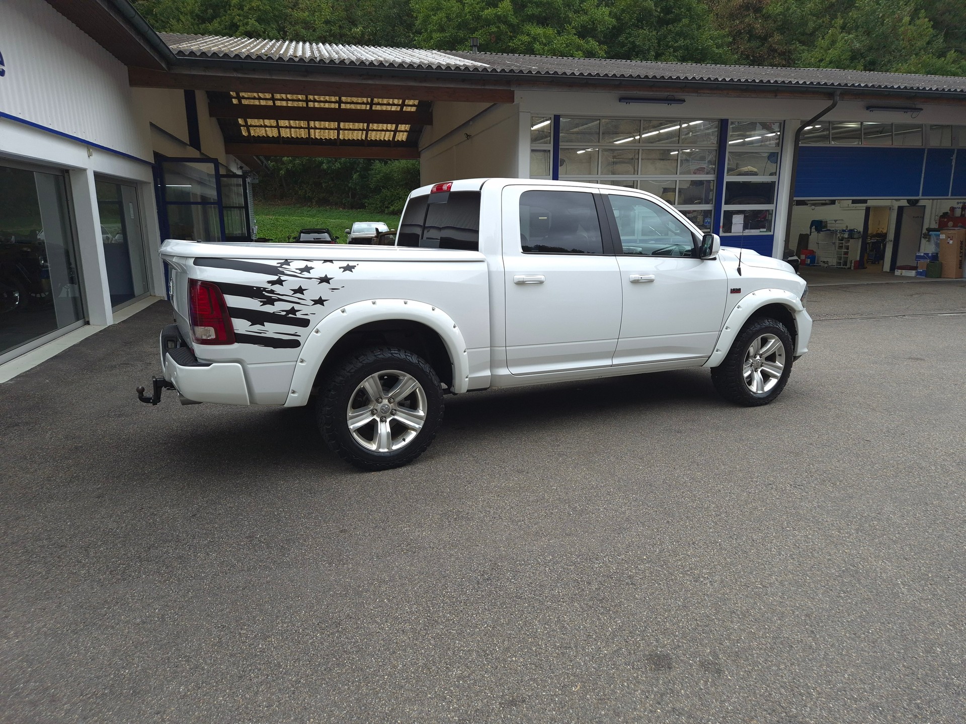DODGE Ram 1500 V8 5.7L Crew Cab Sport-image-15