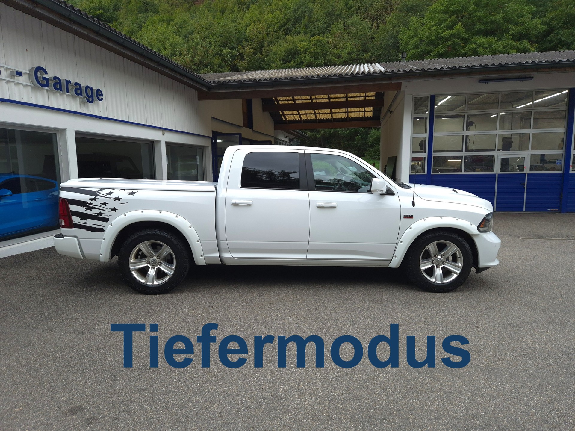 DODGE Ram 1500 V8 5.7L Crew Cab Sport-image-17