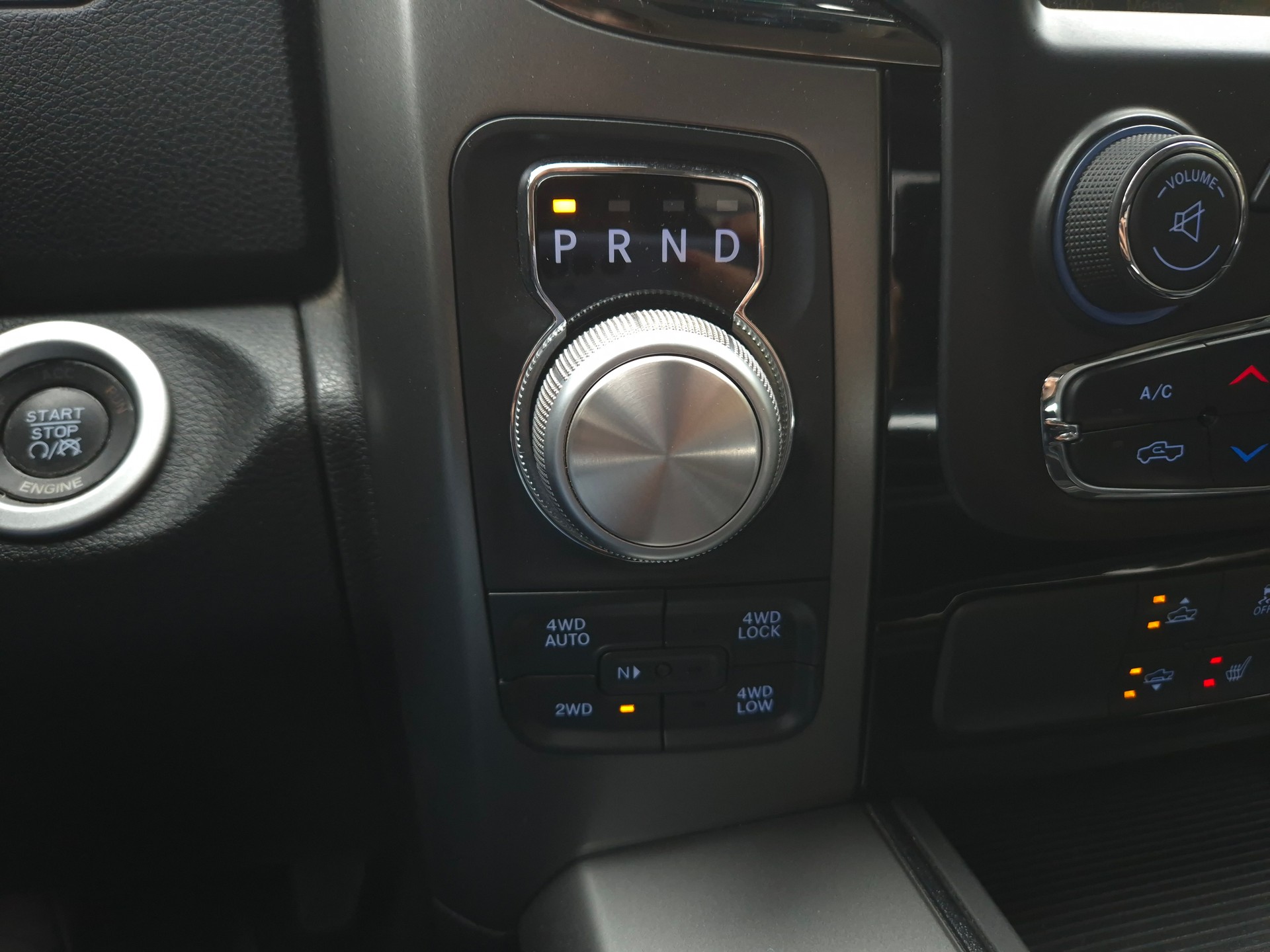 DODGE Ram 1500 V8 5.7L Crew Cab Sport-image-26