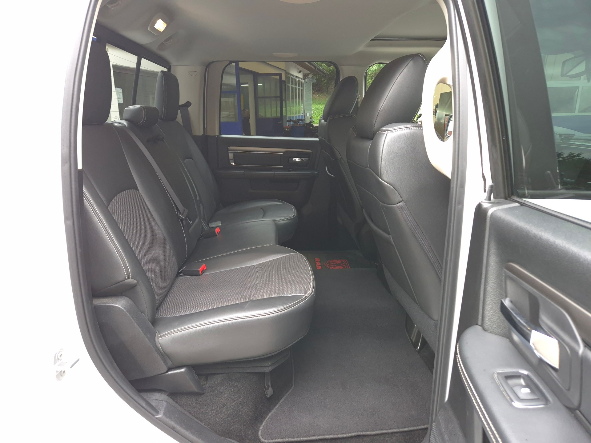 DODGE Ram 1500 V8 5.7L Crew Cab Sport-image-29