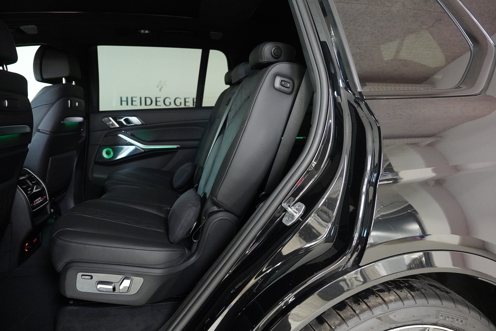 BMW-ALPINA XB 7 4.4 48V Allrad-image-12