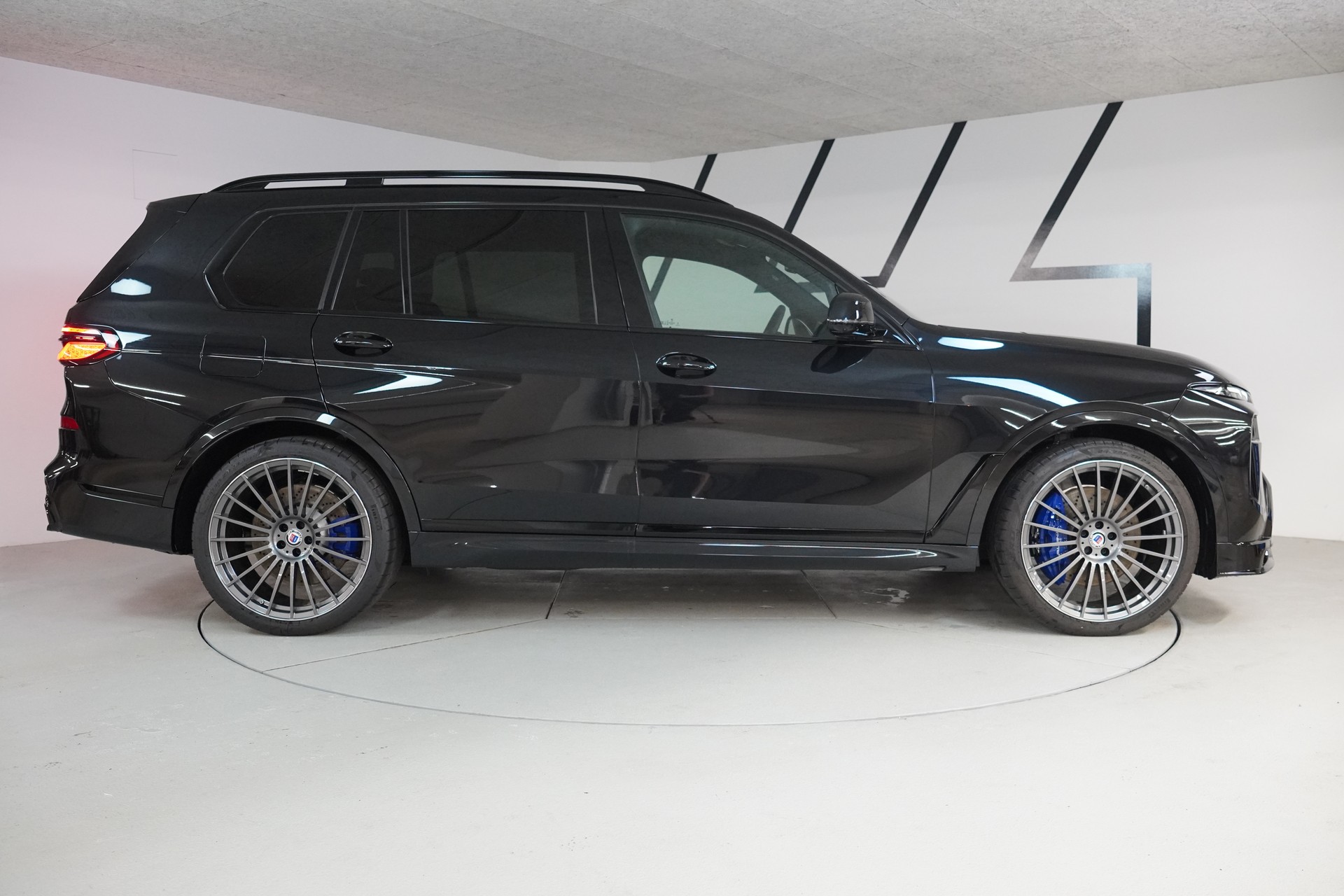 BMW-ALPINA XB 7 4.4 48V Allrad-image-7
