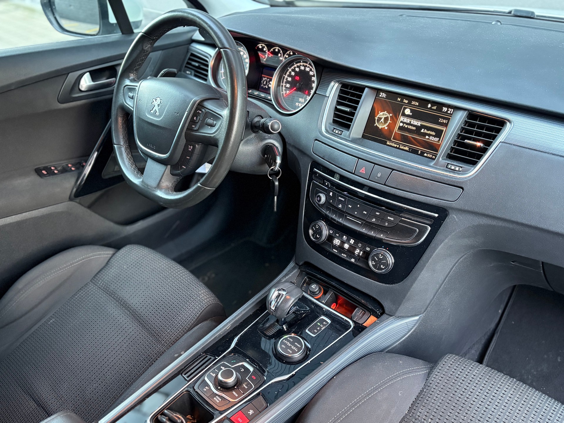 PEUGEOT 508 2.0 HDI Hybrid4 Allure EGS6-image-9