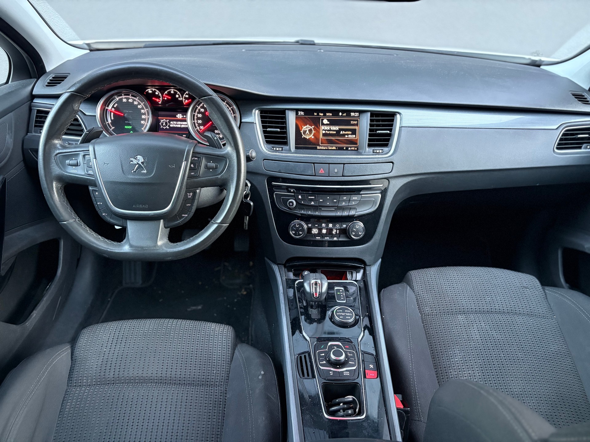PEUGEOT 508 2.0 HDI Hybrid4 Allure EGS6-image-8