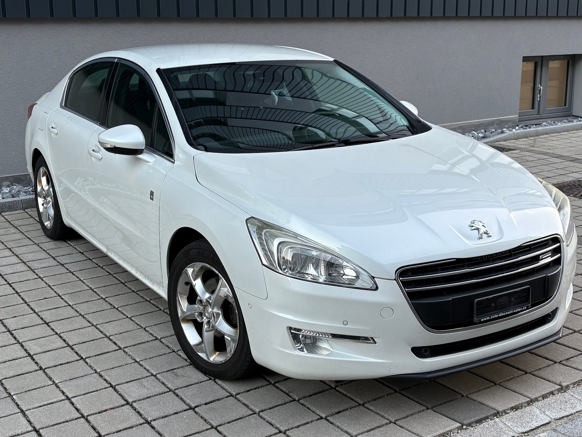 PEUGEOT 508 2.0 HDI Hybrid4 Allure EGS6-image-2