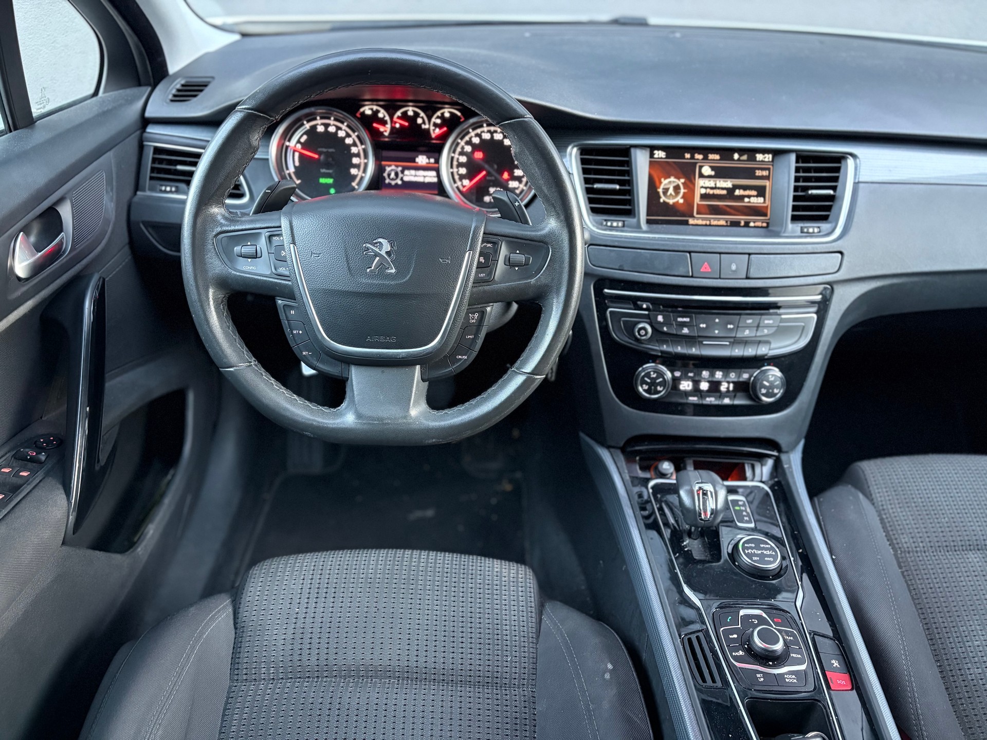 PEUGEOT 508 2.0 HDI Hybrid4 Allure EGS6-image-11
