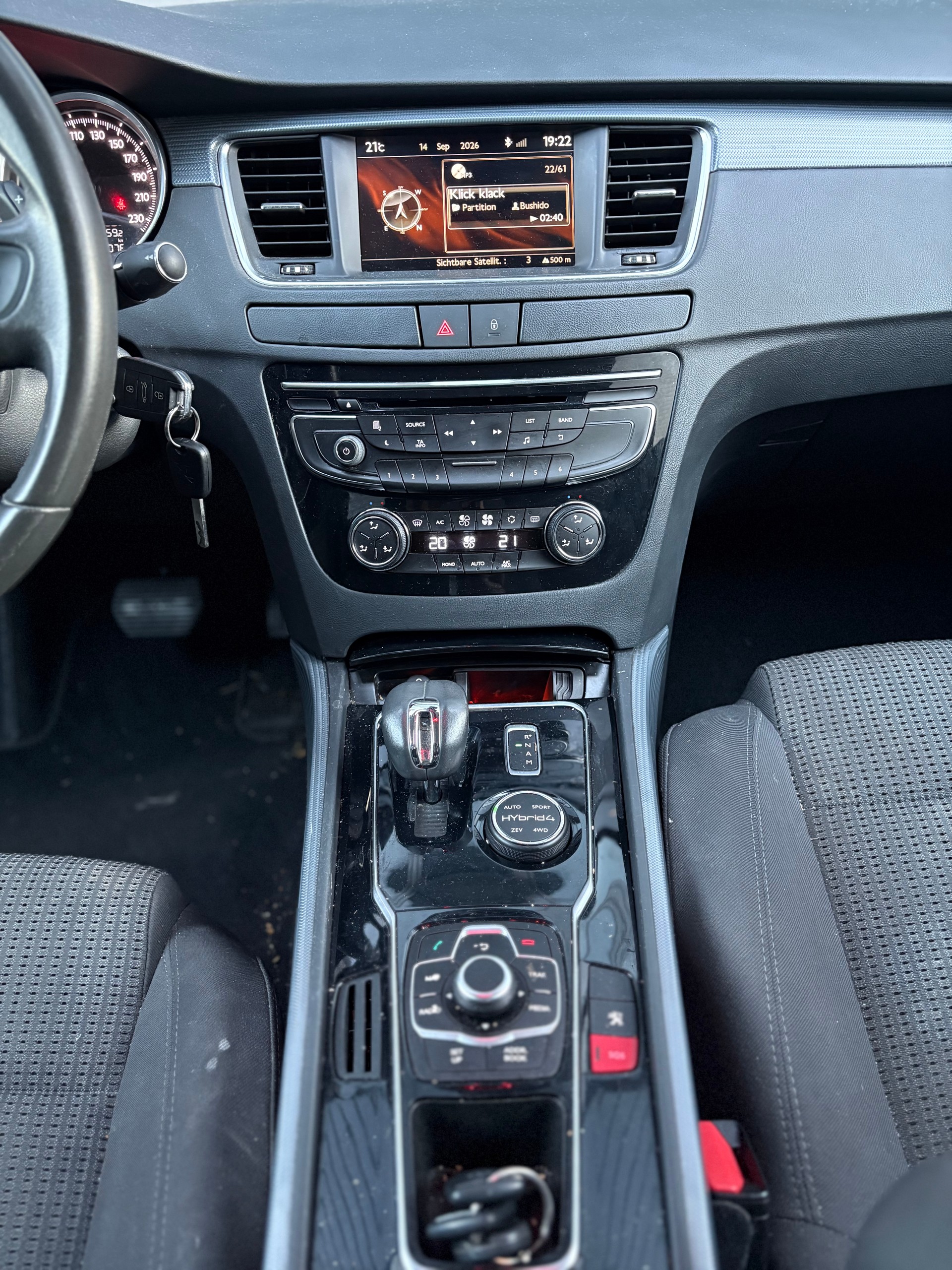 PEUGEOT 508 2.0 HDI Hybrid4 Allure EGS6-image-12