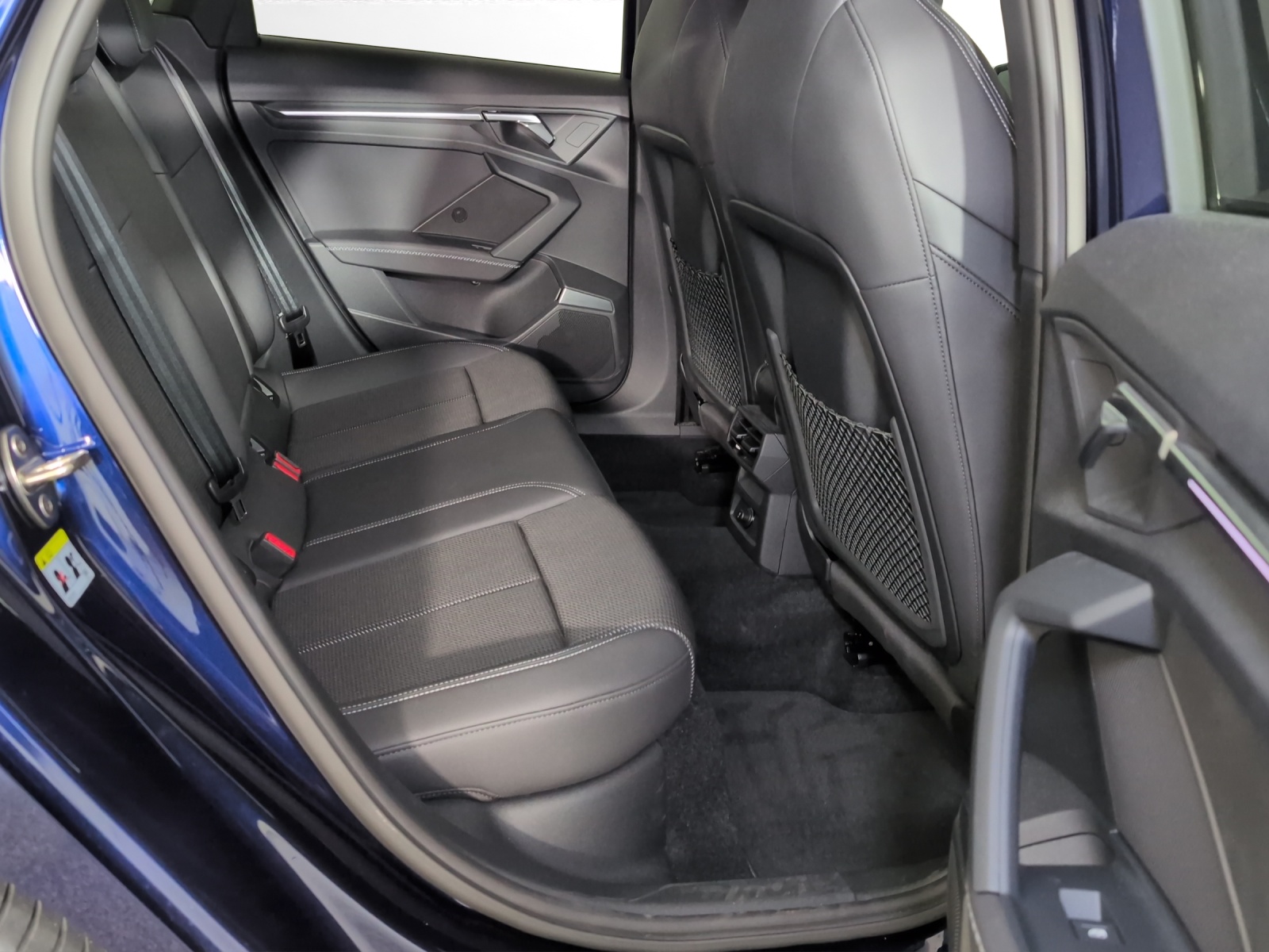 AUDI A3 Sportback 40 TFSI S line quattro S-tronic-image-8